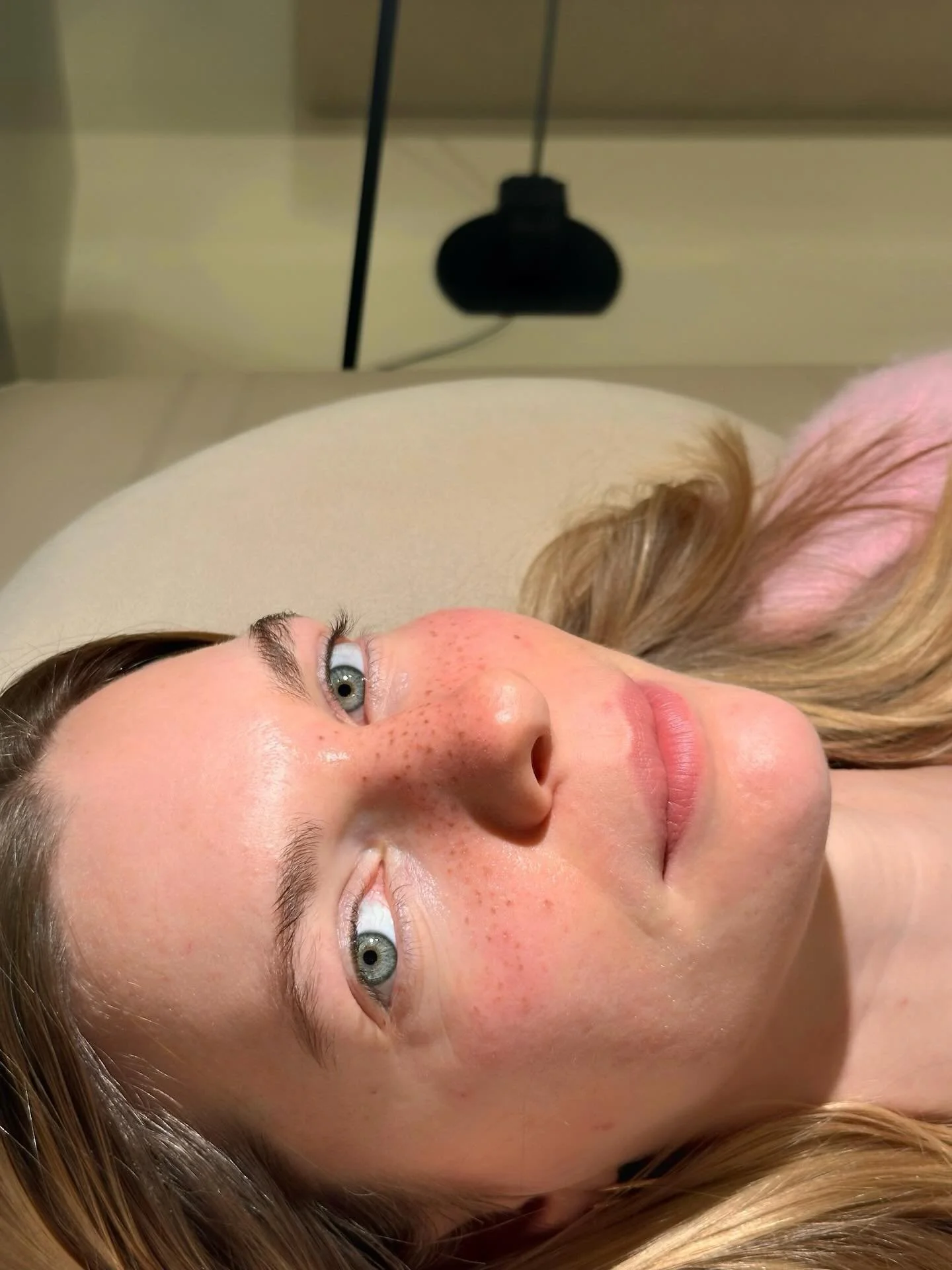 Subtle, soft and delicate.

Fresh freckles for this beauty 🤍
Once healed, they&rsquo;ll fade softly and blend perfectly with her skin, looking naturally hers. 

&mdash;&mdash;
S&uacute;til, suave e delicada. 

P&oacute;s imediato de sardas para essa