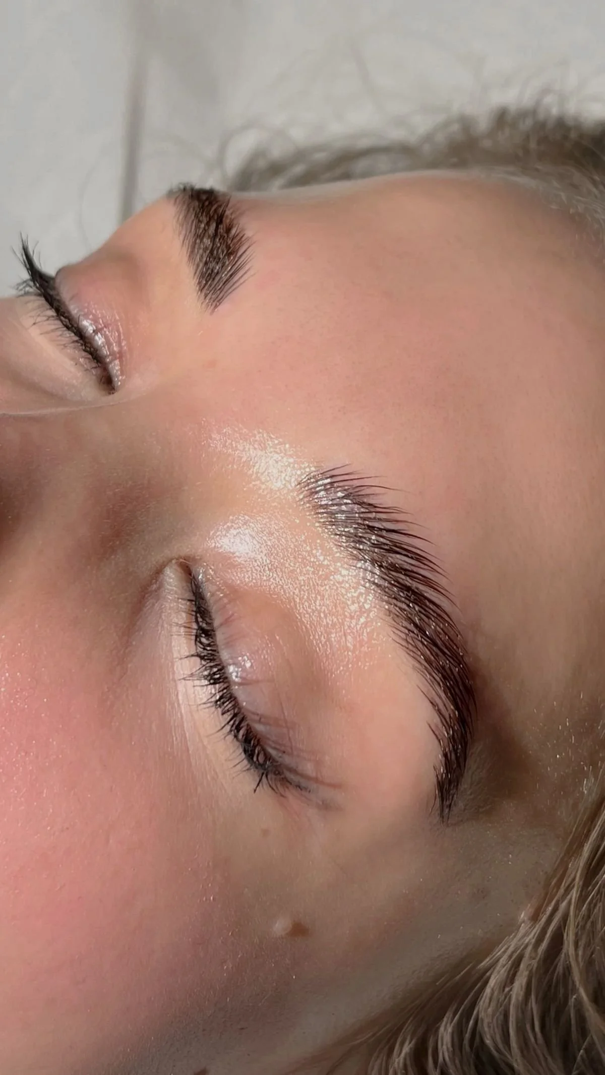 Augenbrauen Shape and Tint Chi Chi Club Hamburg