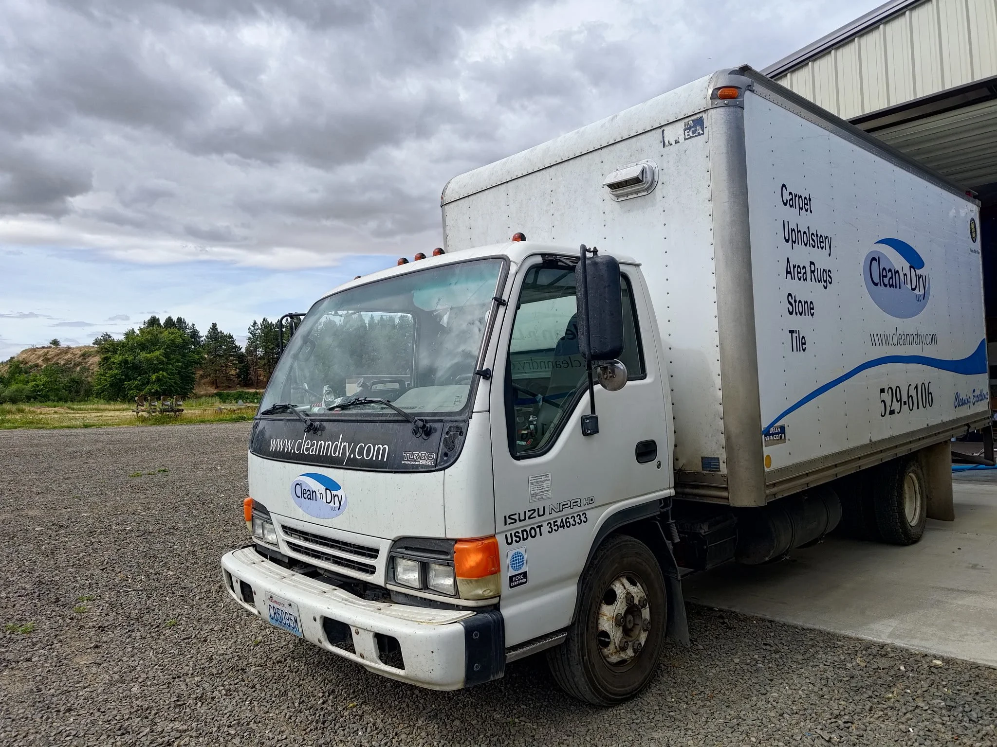 Clean "N Dry truck ready to clean carpets in Walla Walla Valley