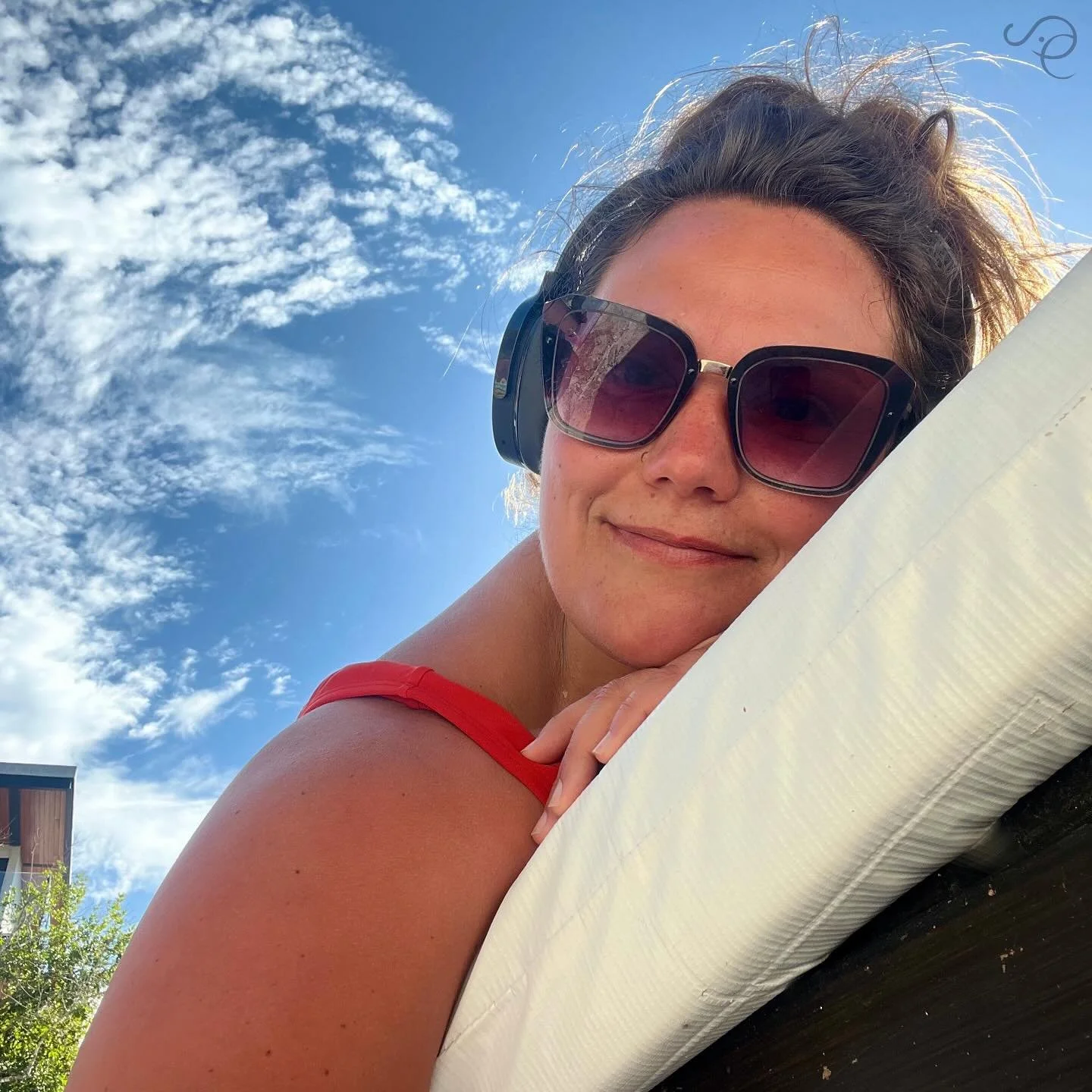 🧗🏽&zwj;♀️Climbing in the clouds.. 

Just over here daydreaming about all the possibilities the future holds. Stepping into entrepreneurship is still a new journey for me, and while the learning curve has been steep, every challenge has been worth i