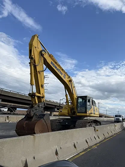 komatsu-excavator-highway-construction.webp