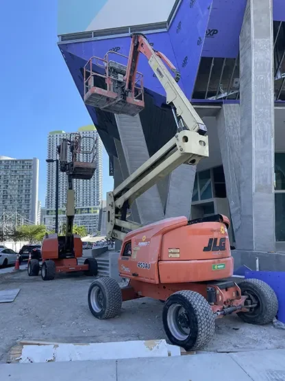 jlg-boom-lifts-2x.webp