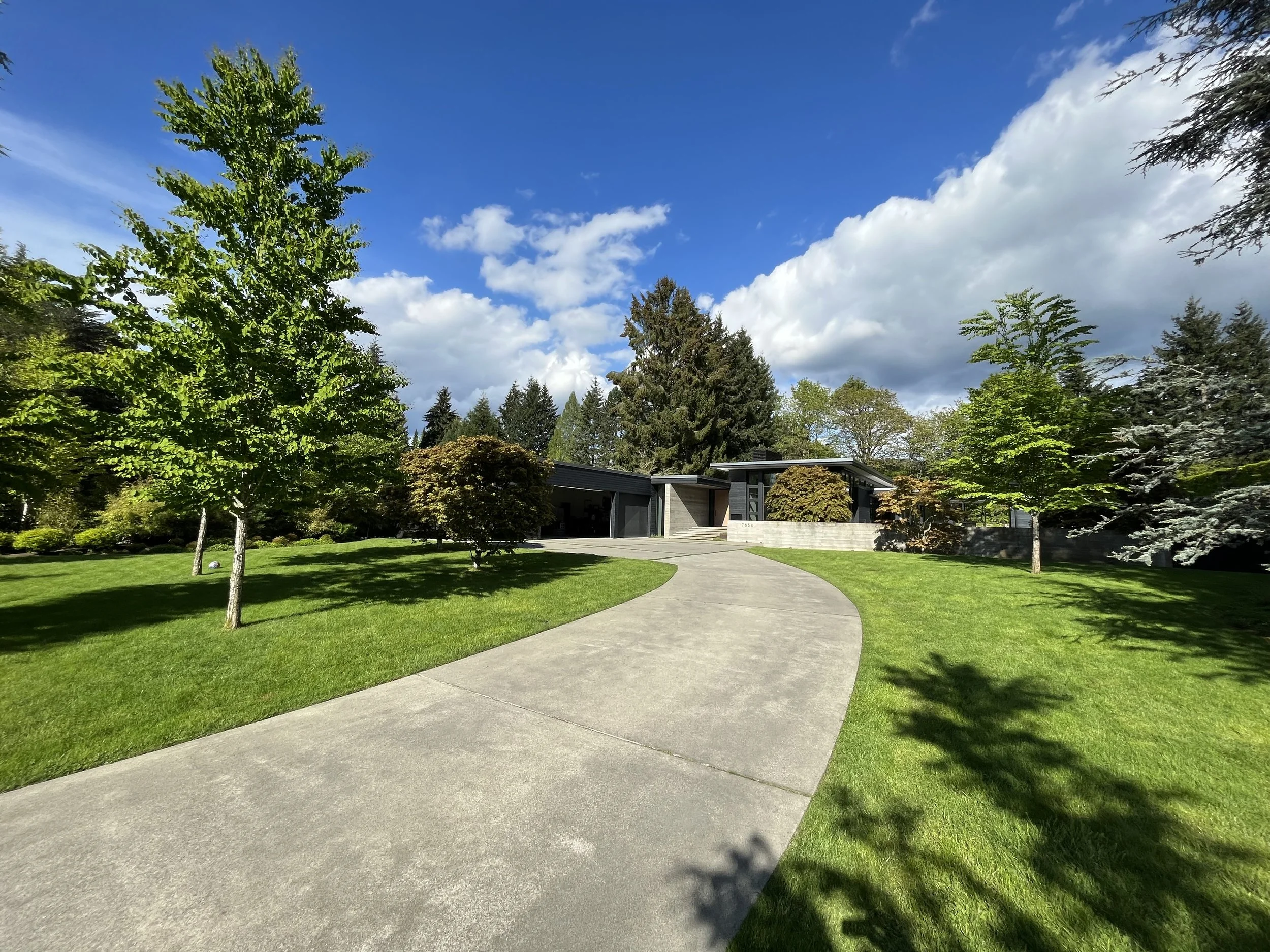 Entry drive — South Mercer Island