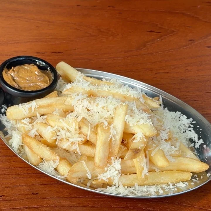 Oigan todav&iacute;a nos estamos acomodando en la nueva cocina y en producci&oacute;n. Todos todos agradecemos su paciencia y amor. Igual aqu&iacute; hay fotos del team cocina estrenando (todav&iacute;a a medias su cocina). Y tambi&eacute;n presumien