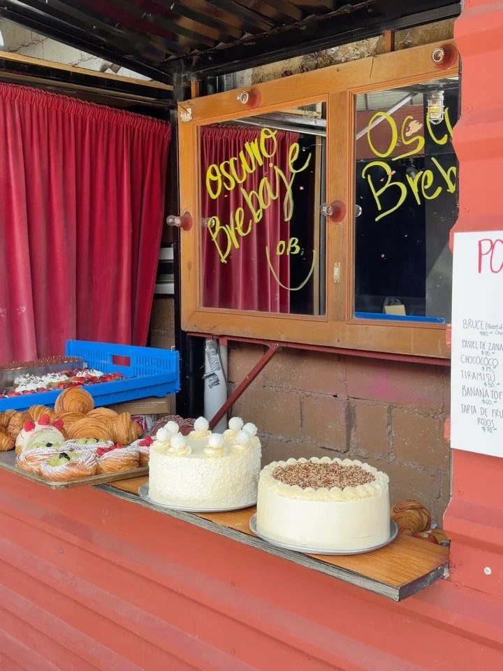 Fuimos parte de &ldquo;La Barra Vive&rdquo; organizada por nuestros amigos de @caffeartte.oax ☕🔥

Ver a Charly y Robert rif&aacute;rsela en arte latte, y a Esme representar en brew bar, me llen&oacute; de much&iacute;simo orgullo.

No nos trajimos e