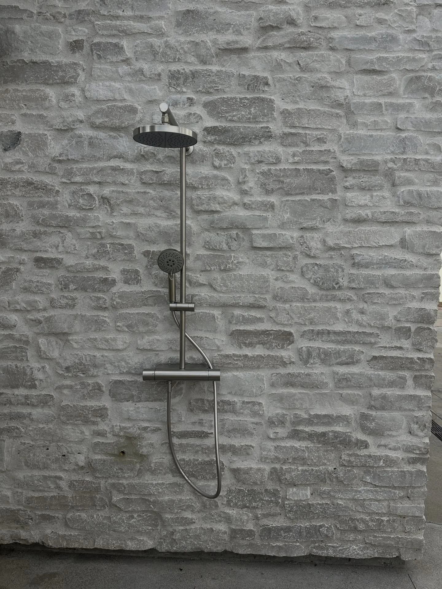 What we learned with Outdoor Shower for a beach home. Wins and Lessons:

Wins:
- sand stays outside (huge wins)
- perfect post-beach / post-workout rinse
- feels like a mini spa and boost home vibes instantly 
- adds major beach-house charm

Lessons: