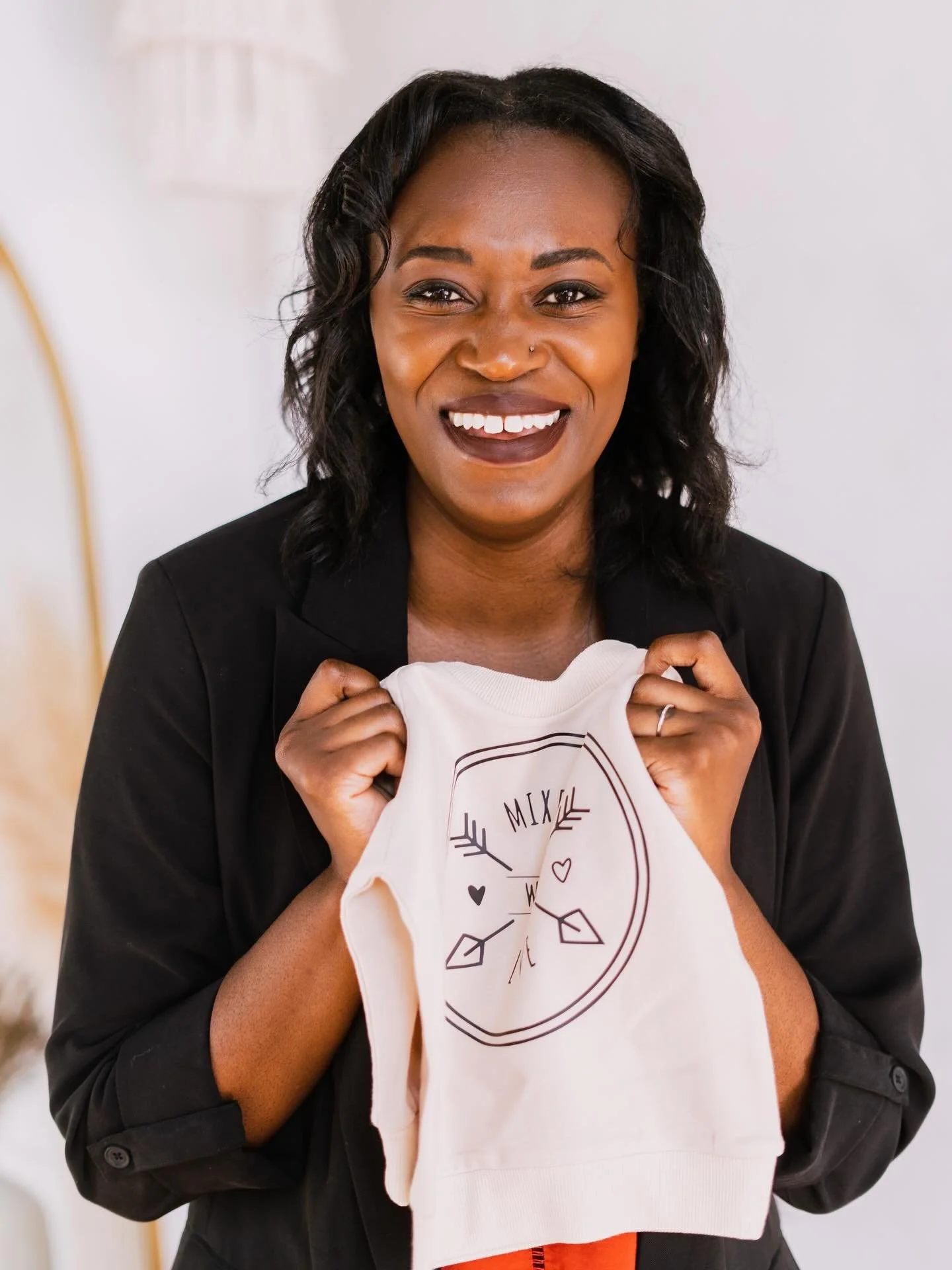 Meet Jennifer, the founder and creative heart behind @jamisonandbexley Jamison &amp; Bexley&mdash;an Ohio-based children&rsquo;s brand that believes our little ones deserve so much more than just pink bows or blue trucks. As a mom of three with a ser