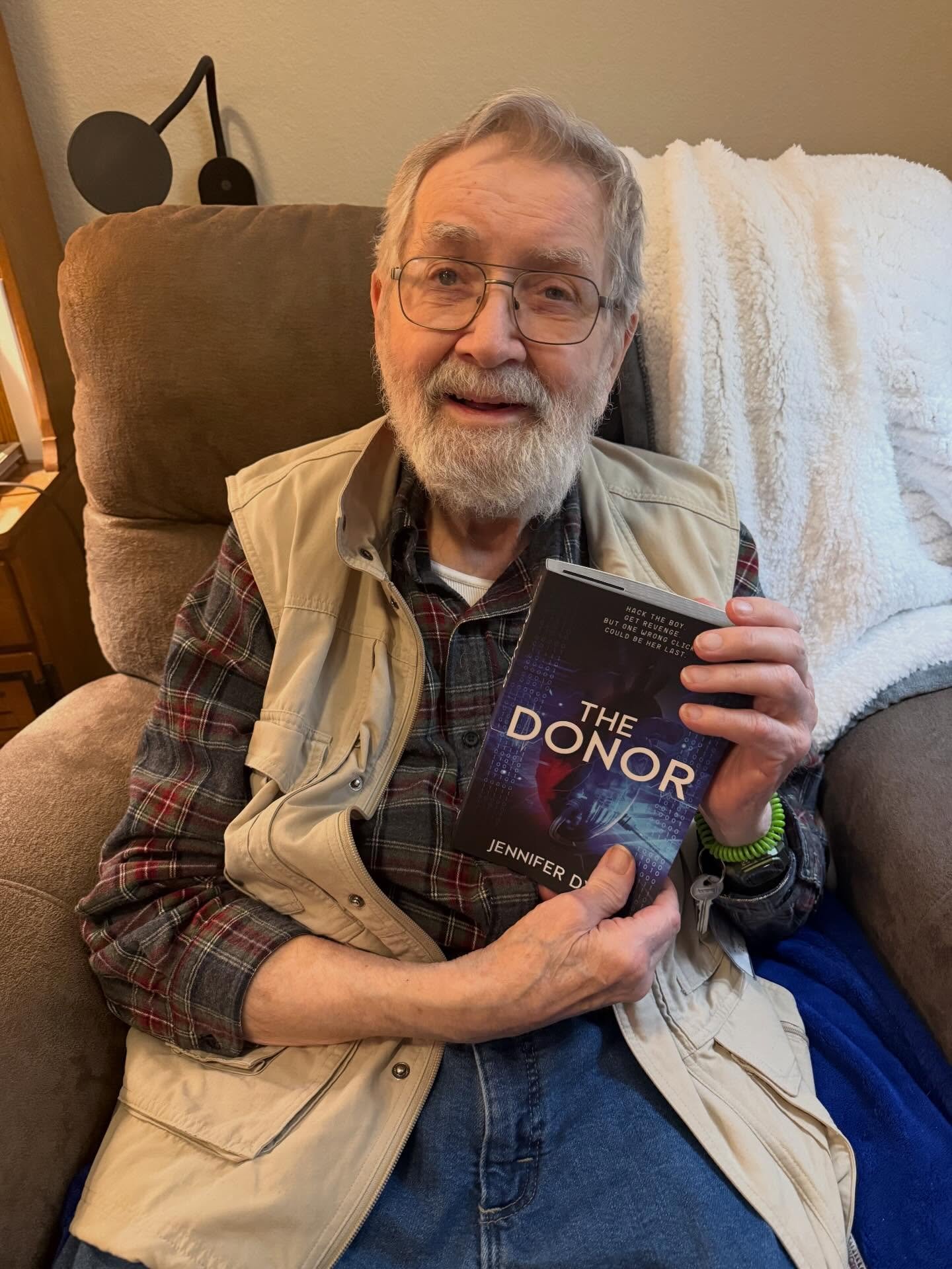 THIS moment. ❤️❤️❤️. Read the end for the 🤣🤣moment. 😁

Dad, my sister, and I had such a hard year last year. So many ups and downs (more downs for sure) with mom&rsquo;s diagnosis of pancreatic cancer and her passing a few months later. 

I wasn&r