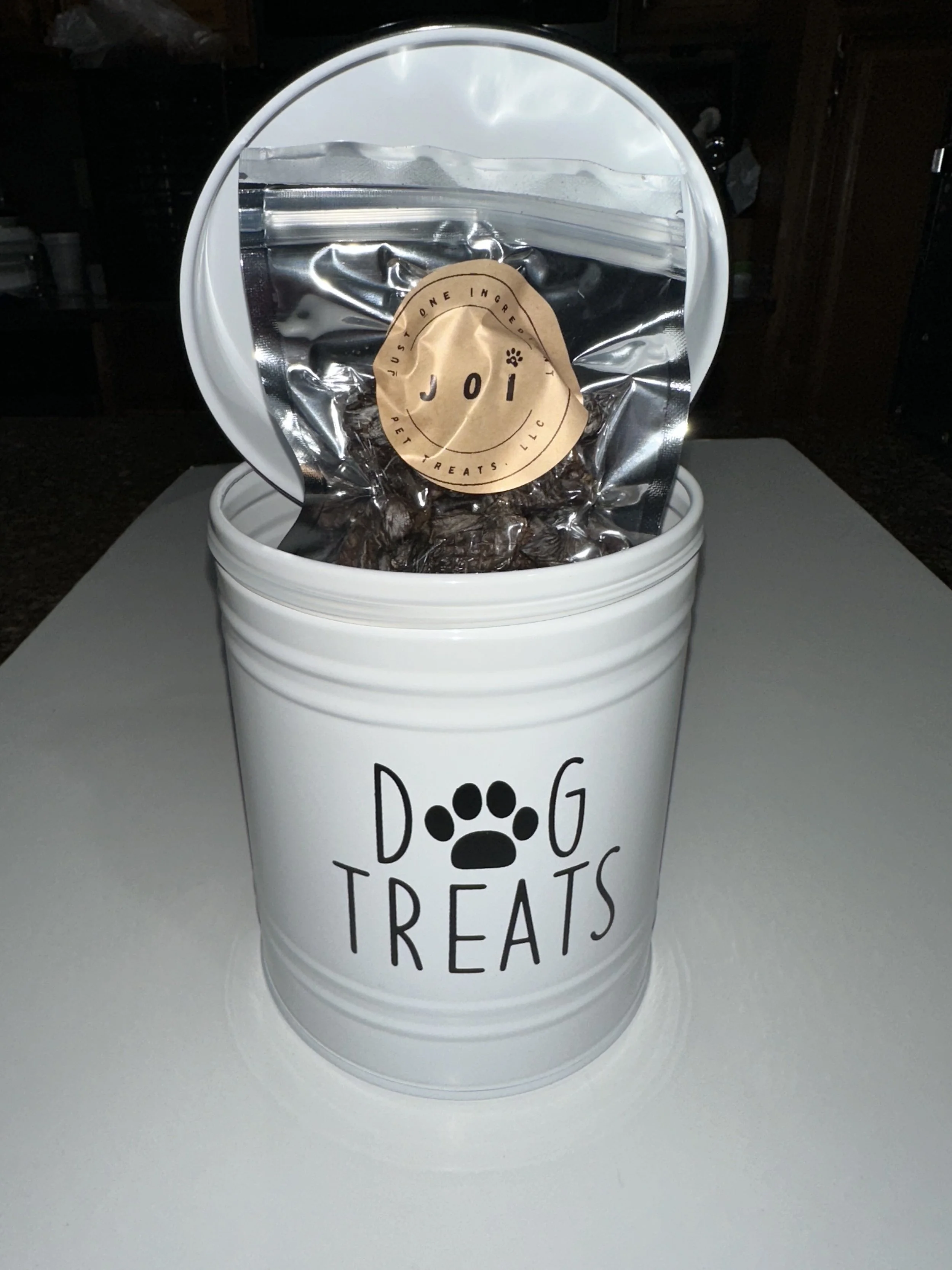 Valentine Tin with Chicken Hearts (2-oz)