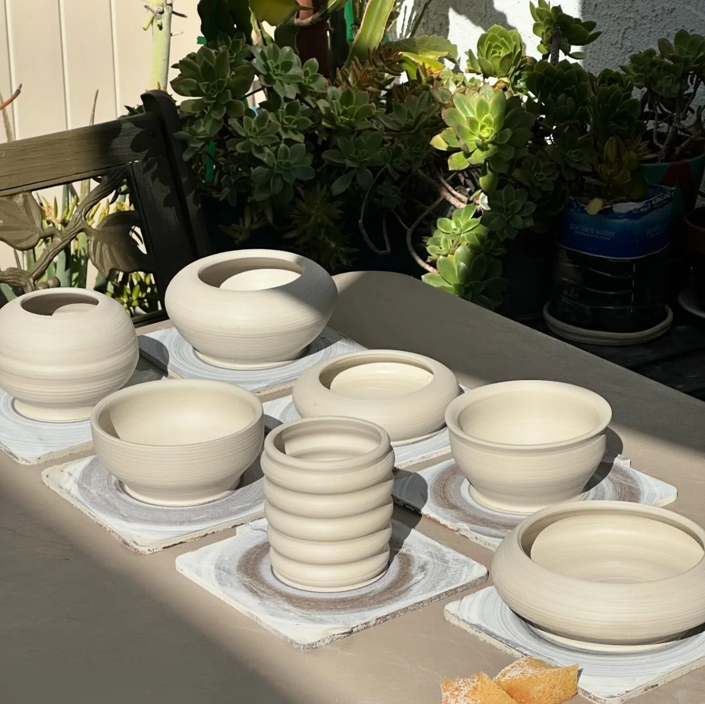 Some sunbathing porcelain baddies