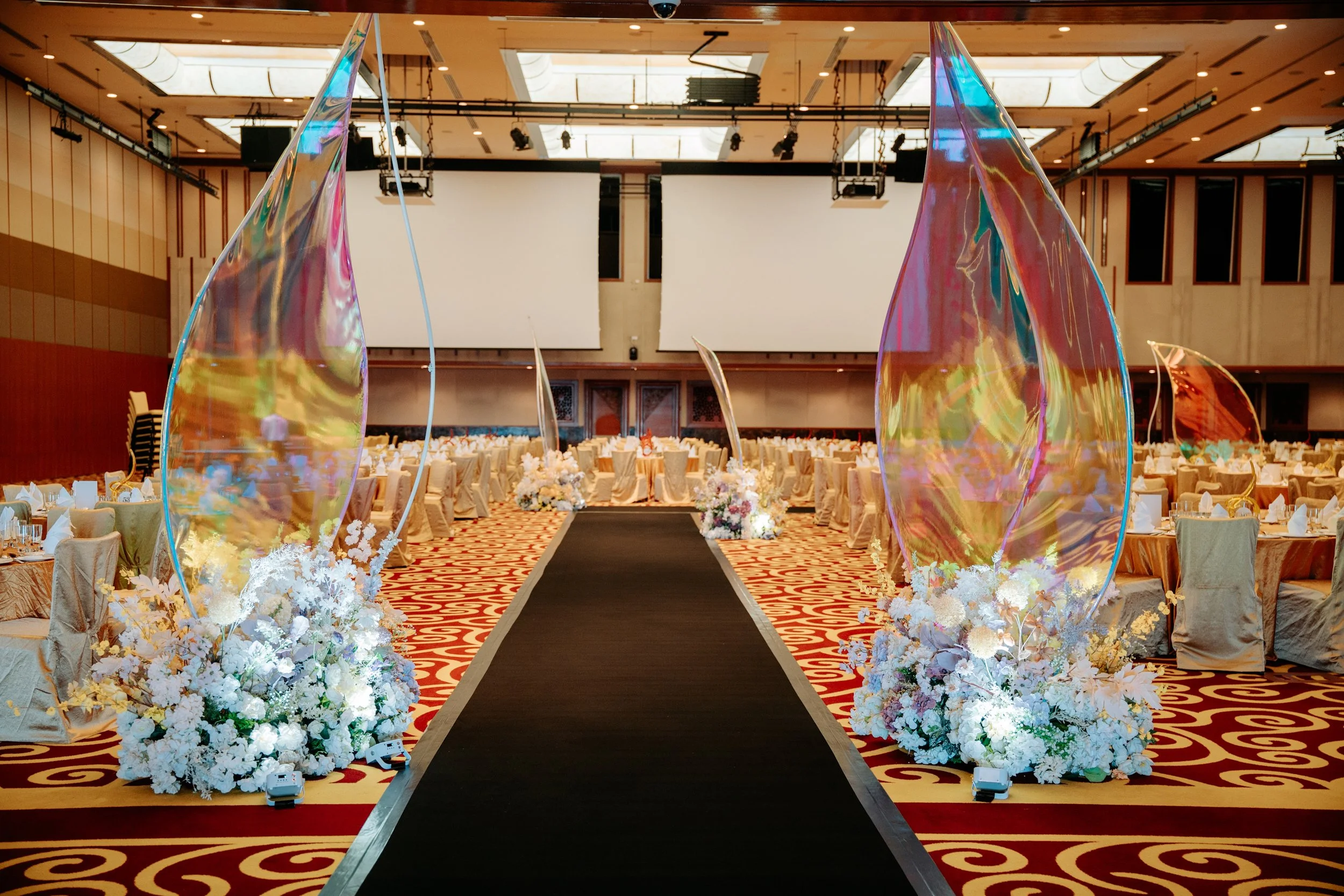 Walkway aisle.jpg