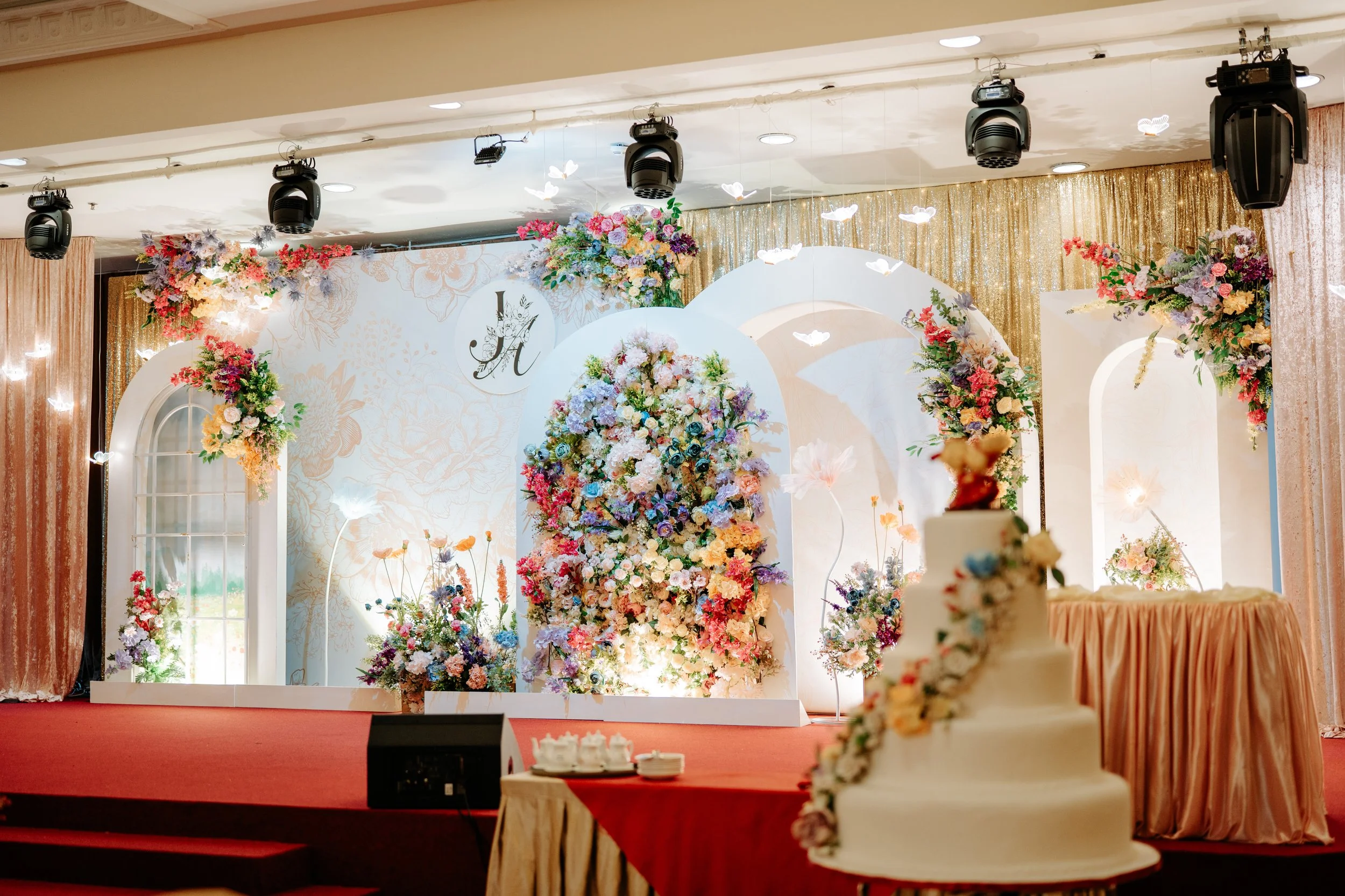 Stage Flower hedge.jpg
