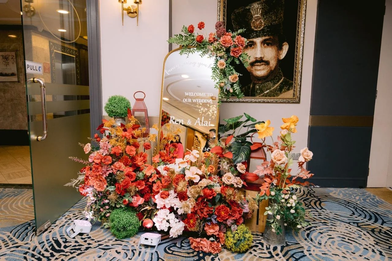 Mirror Entrance Deco.jpeg