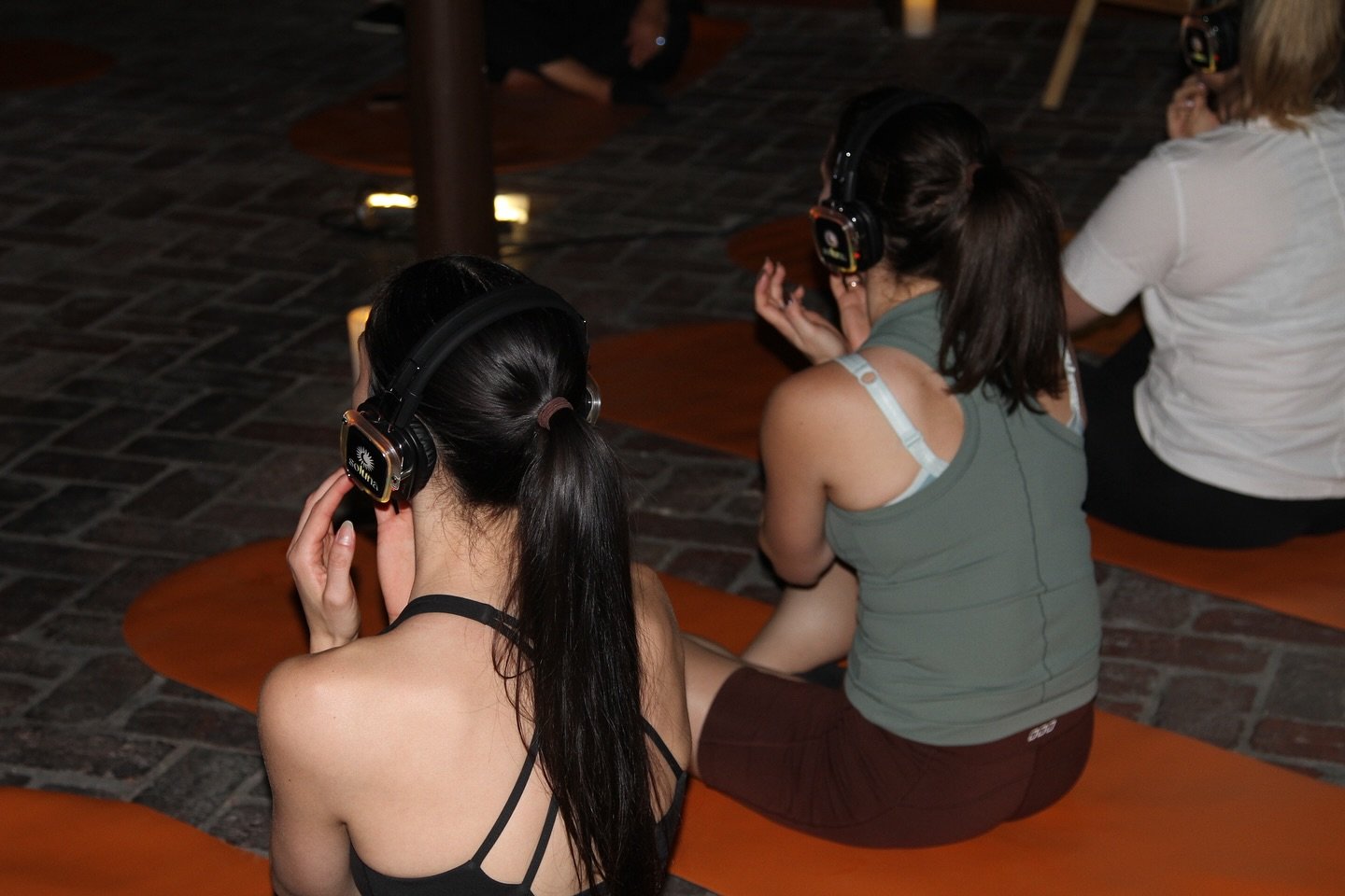 MELBOURNE! Soluna is back on Sunday 22nd June at 4:30PM at Luna, Carlton North 🧡

This cosy, warming, wintery class will take you through our five chapters - to breathe, ground, energise, release and connect.

Shake off your Sunday scaries and walk 