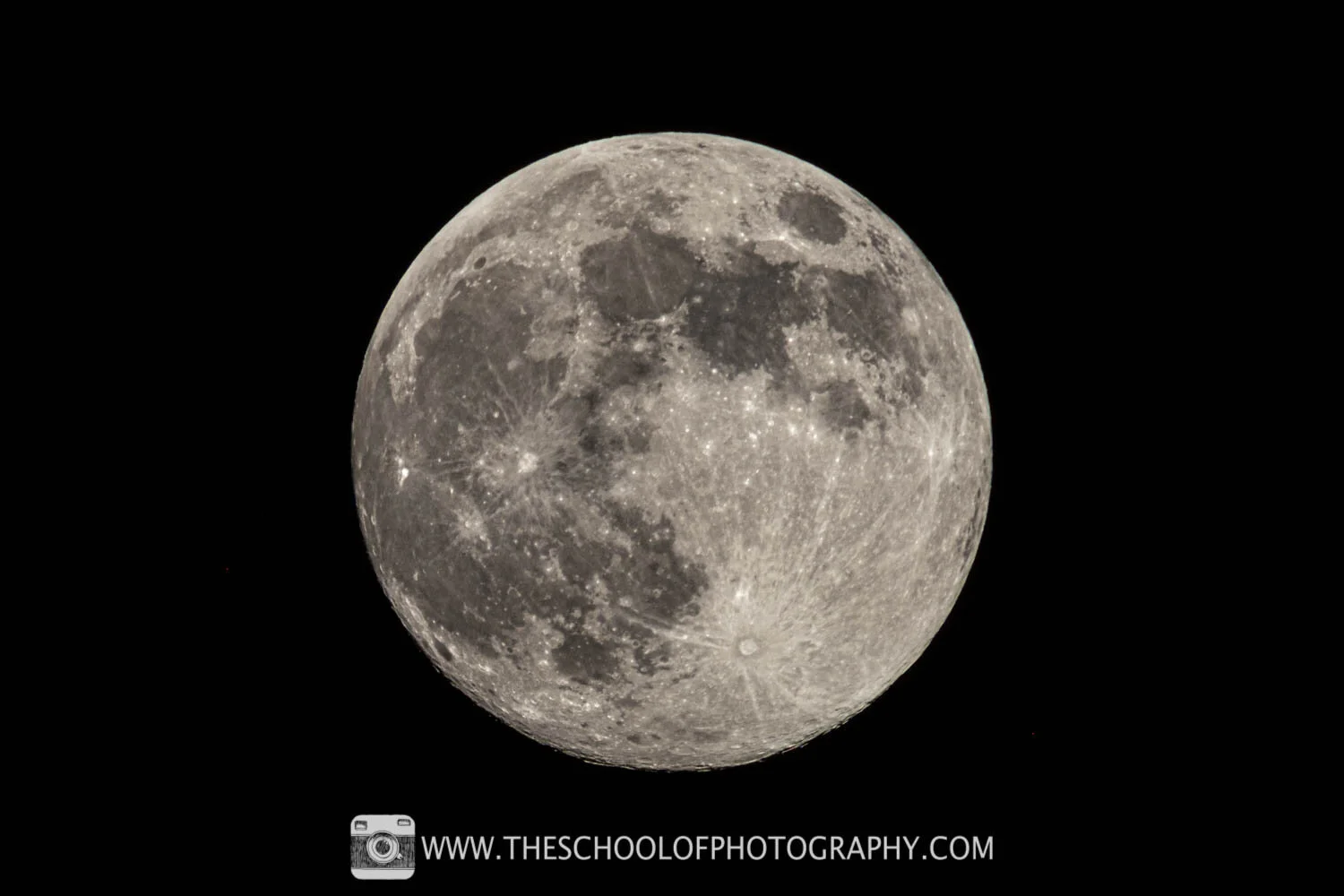 Sharp, in focus photograph of the moon with settings example