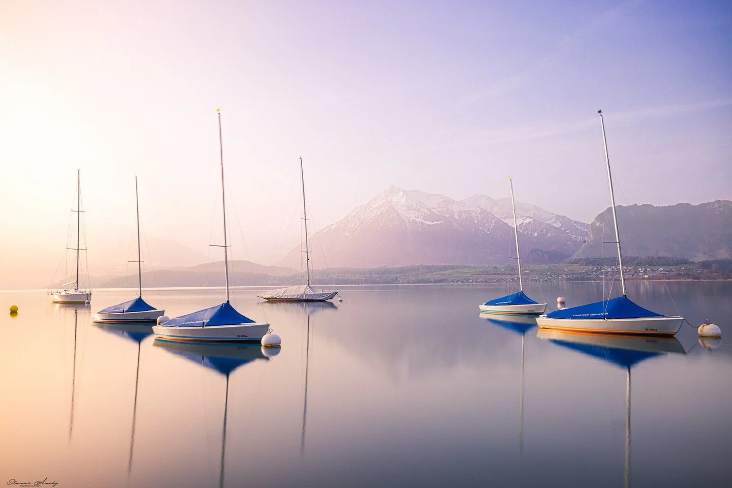 Still water. Soft light. Perfect reflections. ⛵✨⁠
⁠
Stunning image by member Itamar Amedy 📸👏⁠
⁠
f/5.6 - 4 sec - ISO 100 - Focal length 27mm⁠
⁠
Itamar writes, "I went back to Lake Thun for another session of long-exposures. This one came out qu