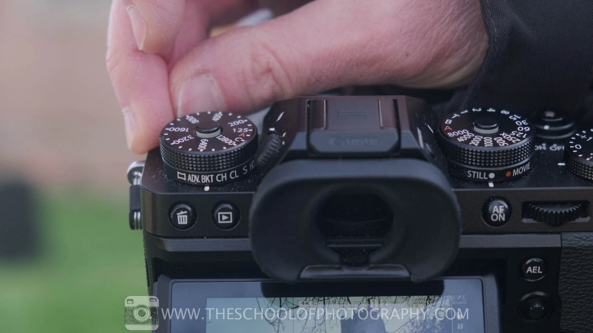 placing a mirrorless camera onto bracketing mode