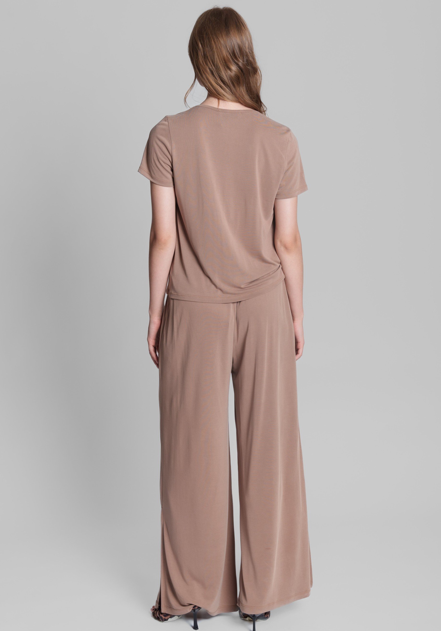 ezra_taupe4-1840x2632w.jpg