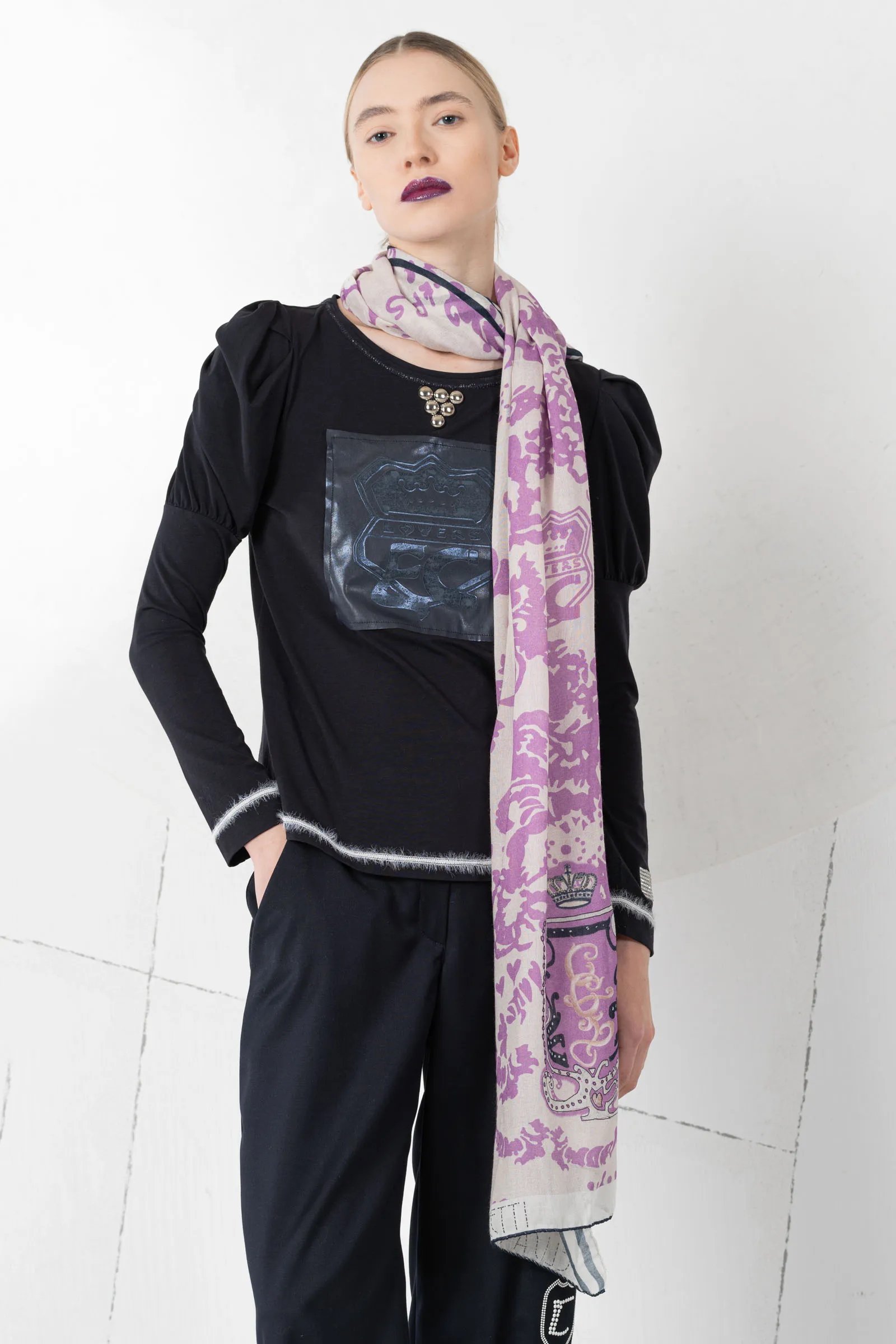 Foulard viola e blu con stampa reale