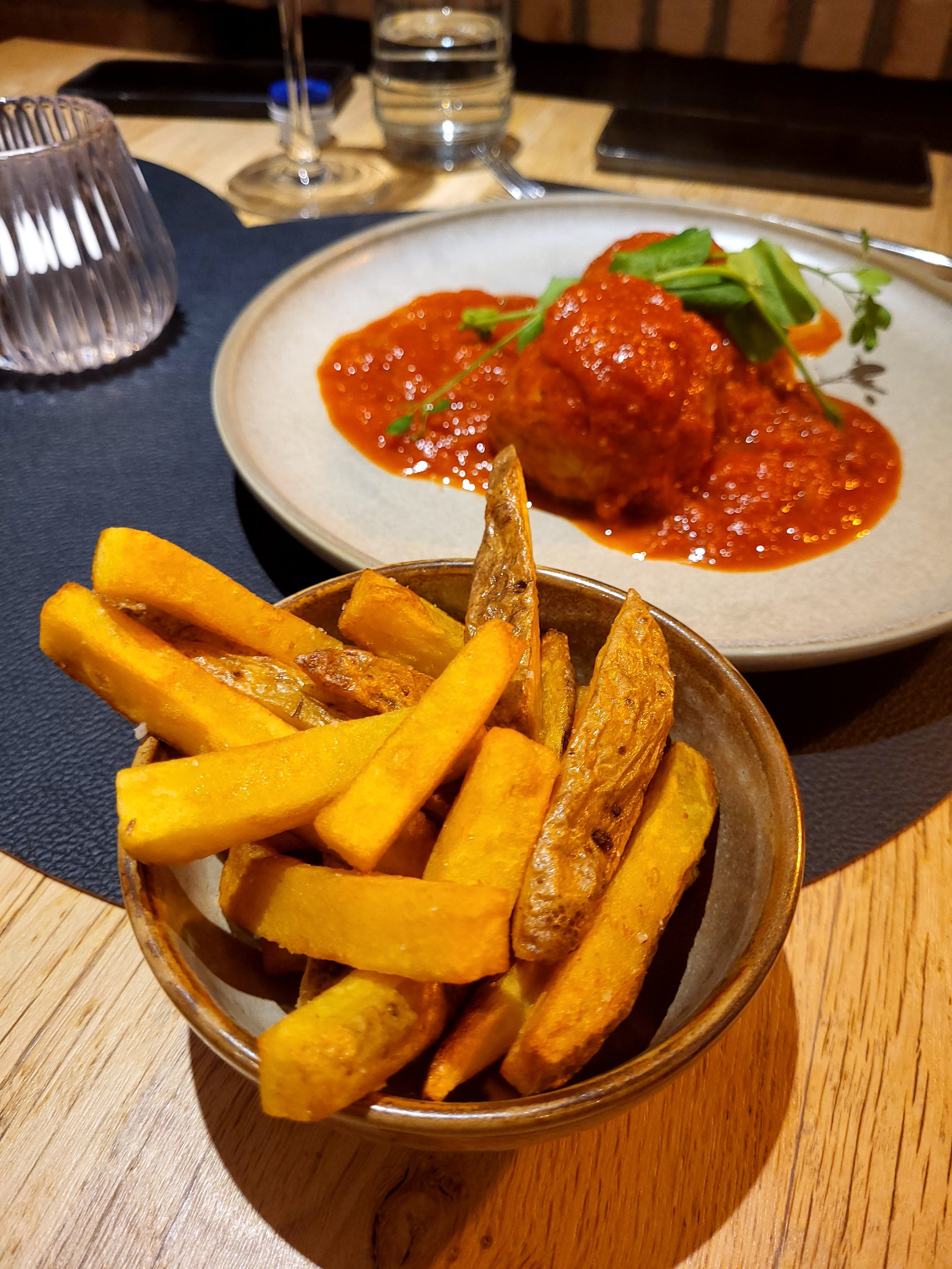 Boulettes sauce tomate maison & frites