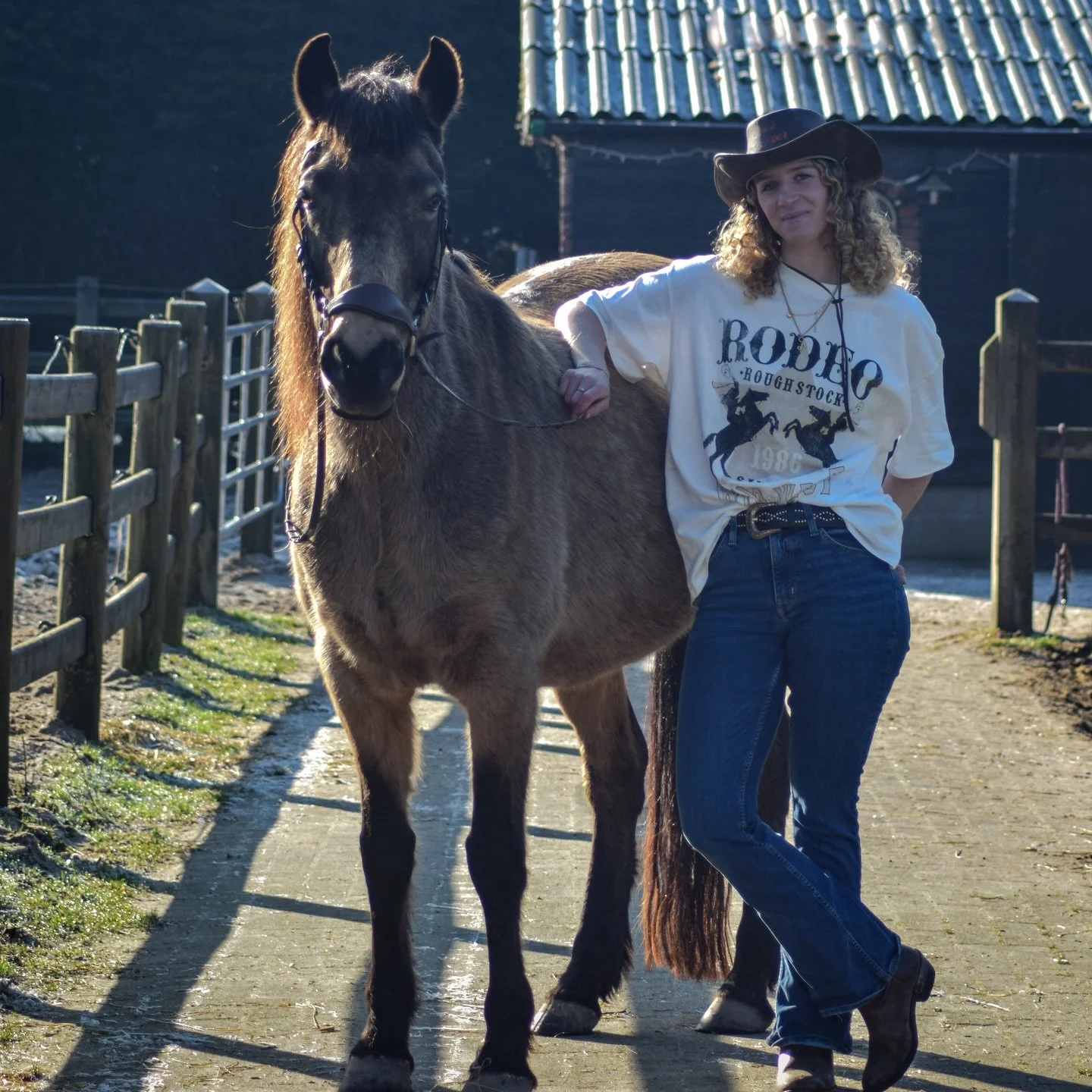 Some shots of last week 🥰

Ik heb veel achter de schermen gewerkt aan onze website, merchandise (en andere artikelen voor in de webshop 😊) en natuurlijk veel op stal. 
Heel gezellig omdat ons team is uitgebreid met een super fijne stagiaire. 

Nu d