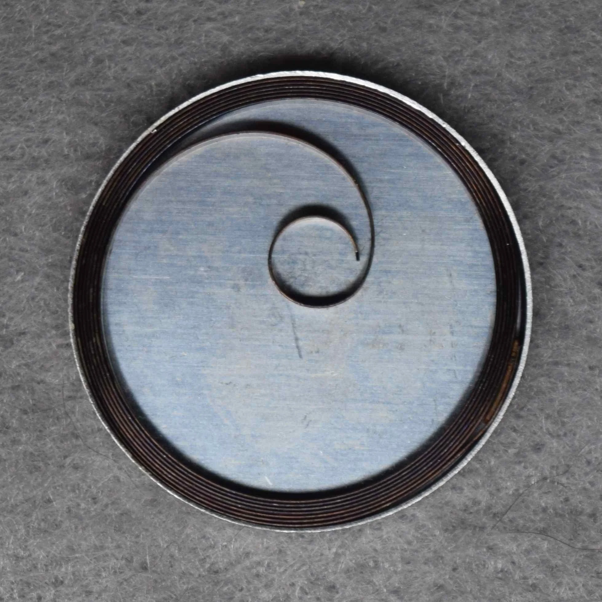 HR Alloy Mainspring No. A 655 – for Seth Thomas 12-size Factory No. 2521, 21 inches long, 1.95 millimeters wide, 0.205 thick, or, 10½ wide, 3 thick Dennison gauge - Made in Switzerland