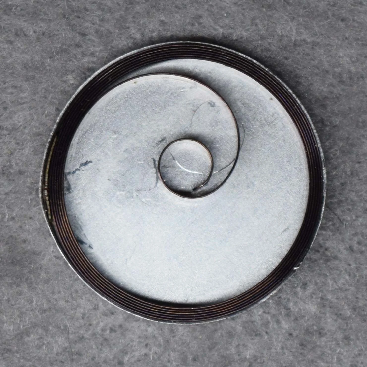 HR Alloy Mainspring No. A 653 – for Seth Thomas 18-size Factory No. 2106, 20 inches long, 3.30 millimeters wide, 0.22 thick, or, 24 wide, 2 thick Dennison gauge - Made in Switzerland