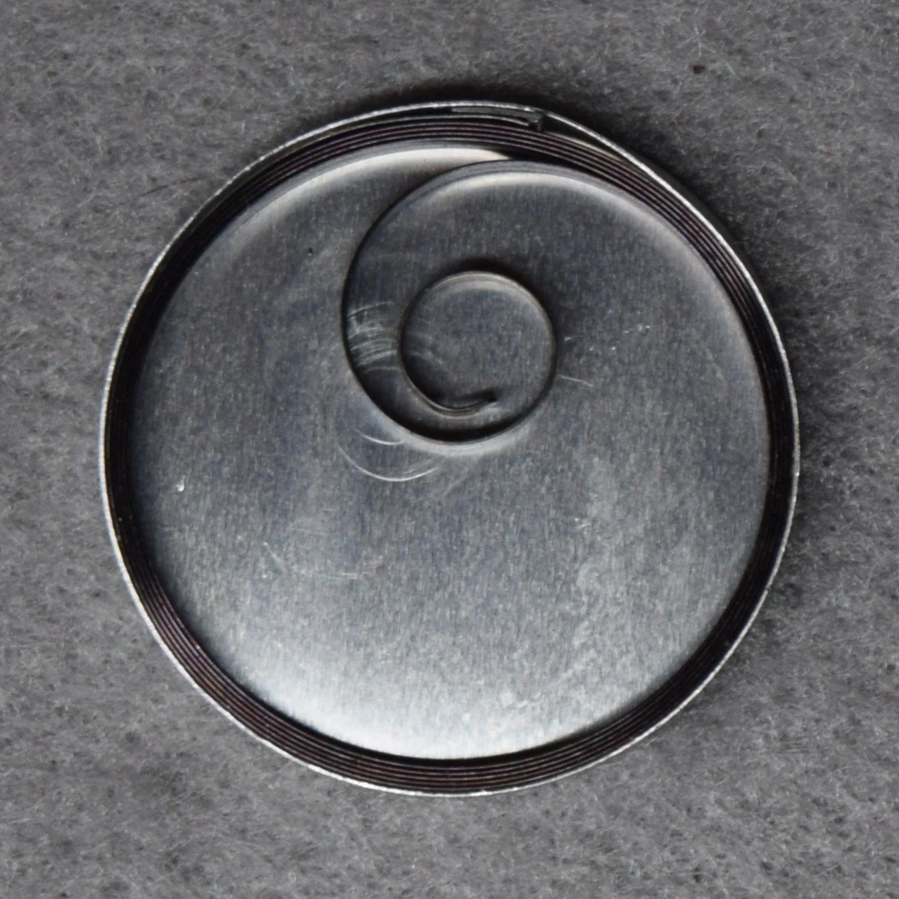 Sandsteel Mainspring No. 2106 – Seth Thomas 16-size, 2.40 millimeters wide, .022 thick, or, 15 wide, 2 thick Dennison gauge
