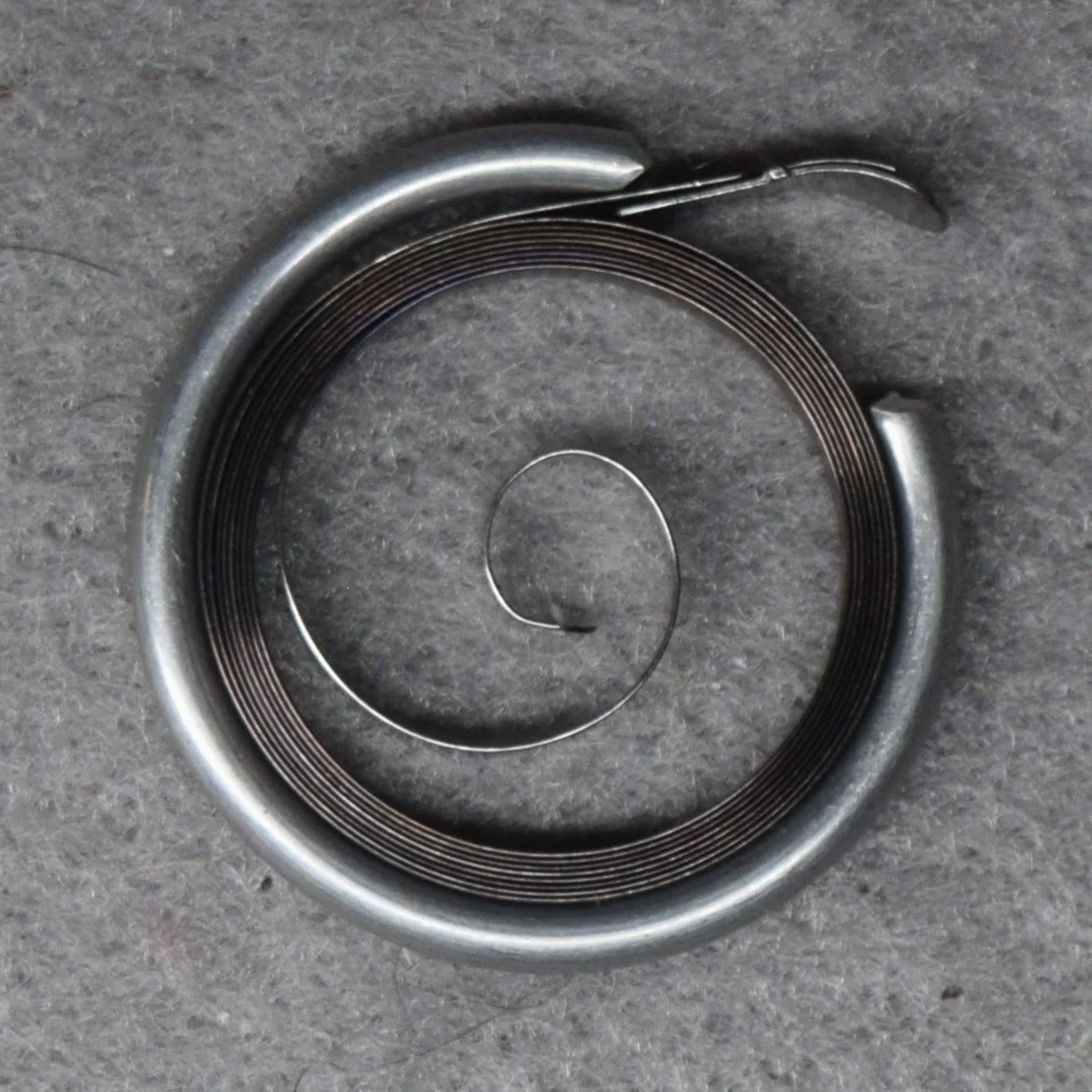 Charles Robert Mainspring No. 701 – for Seth Thomas 18-size Factory No. 536, 3.30 millimeters wide, 0.185 thick, or, 24 wide, 4½ thick Dennison gauge
