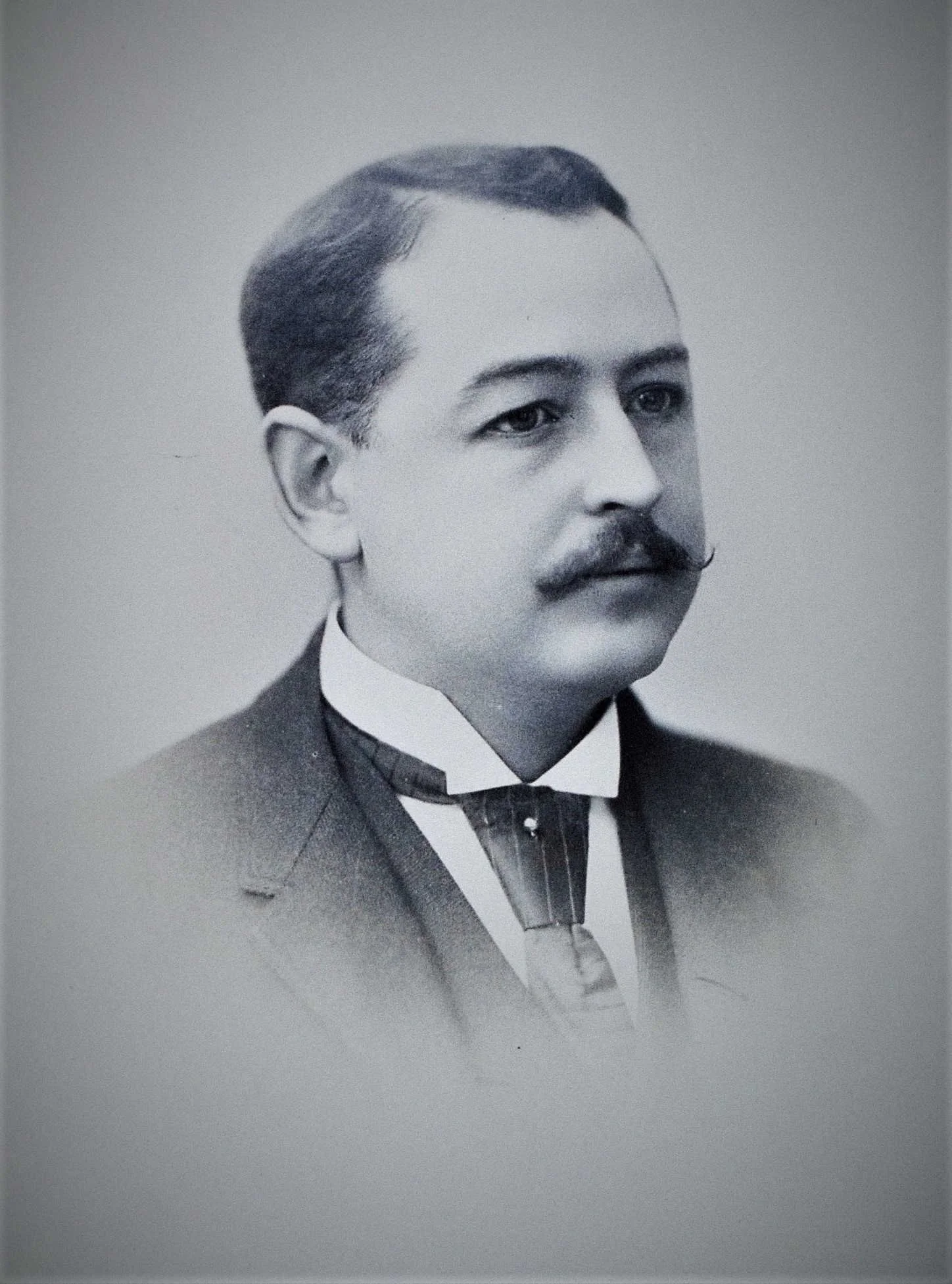 Portrait photograph of Albert Edward Henry