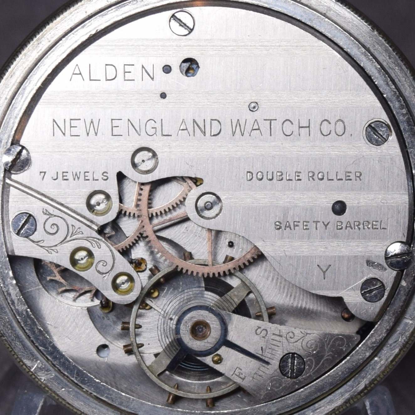 This photograph shows a high definition full diameter close up view of the movement’s top plate.