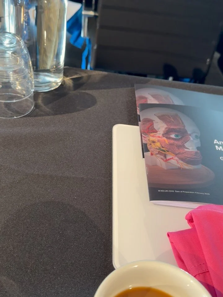 A great day in the beautiful sunshine in London with one of the best training academies for medical aesthetics merzaesthetics_uki  Thank you for having me ✨

We are constantly training to keep our patients safe 

#london #safeaesthetics #doctor #hors