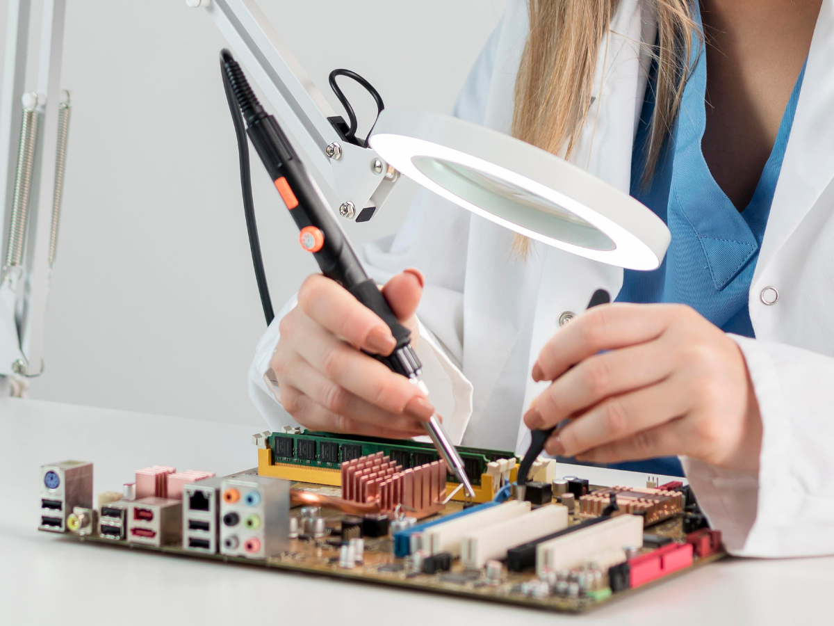 How does PCB manufacture work from design to final assembly?