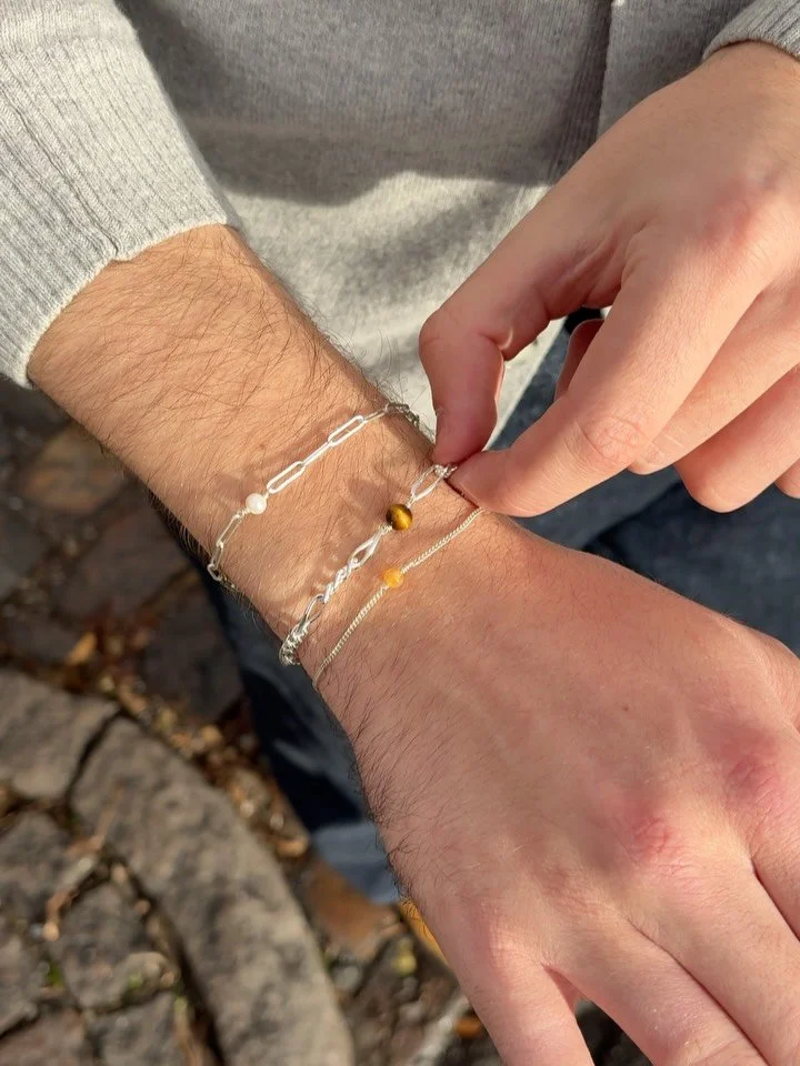 Infinity bracelets are such a cosy &ldquo;let&rsquo;s do this together&rdquo; thing 💫 Bring your partner, bestie, parent or someone you love - or gift! the moment with a SMYKBAR gift card 💝

Gift cards can easily be bought online via the link in bi