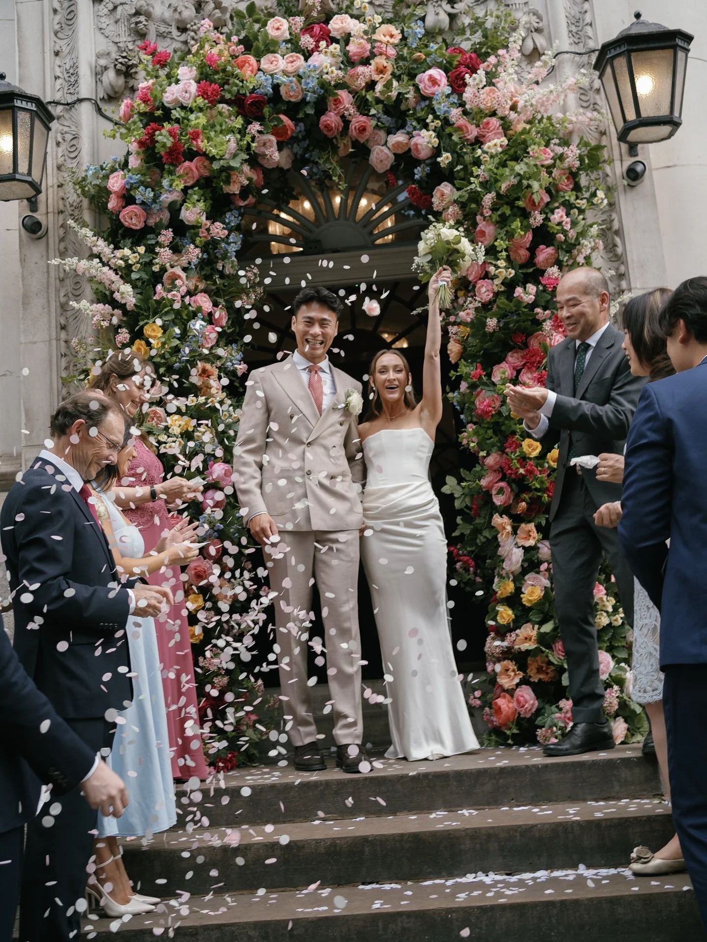 Charlotte &amp; David, what a stunning wedding day strolling the iconic streets of Chelsea. 
.

. 
#editorialweddingphotographer #londonweddingphotographer #parisweddingphotographer #chelseatownhallwedding #londonweddingplanner #europeweddingphotogra