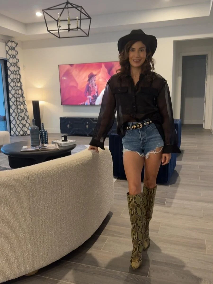 Last night was Country Glam Night Lainey Wilson Concert at @thekiacenter 🎵🎵👢🧲 celebrating my two beautiful friends @sheila.am , and @dr.damona.emami