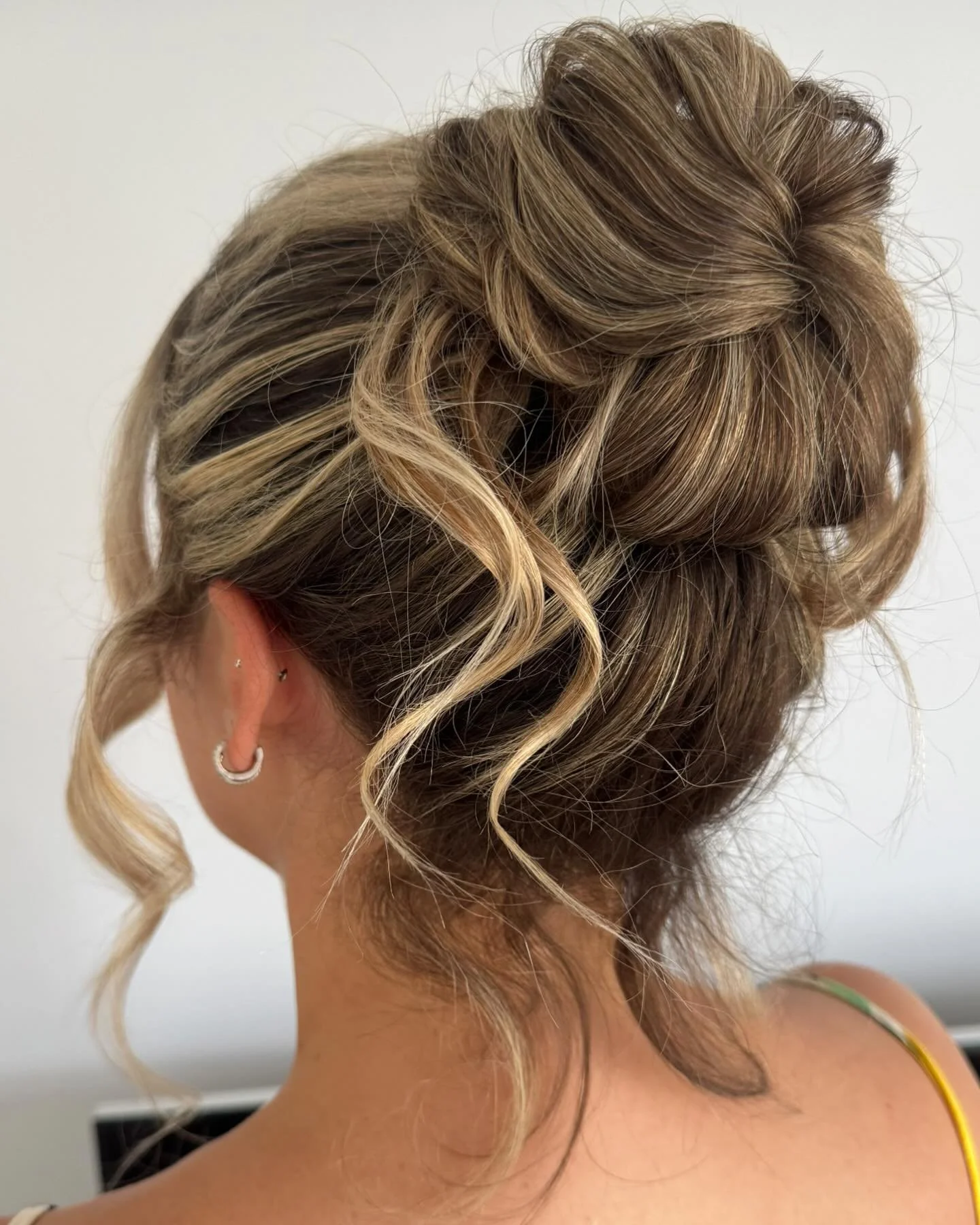 Gorgy lil up doo ✨

#saturdayglam #updoohairstyle #messybun