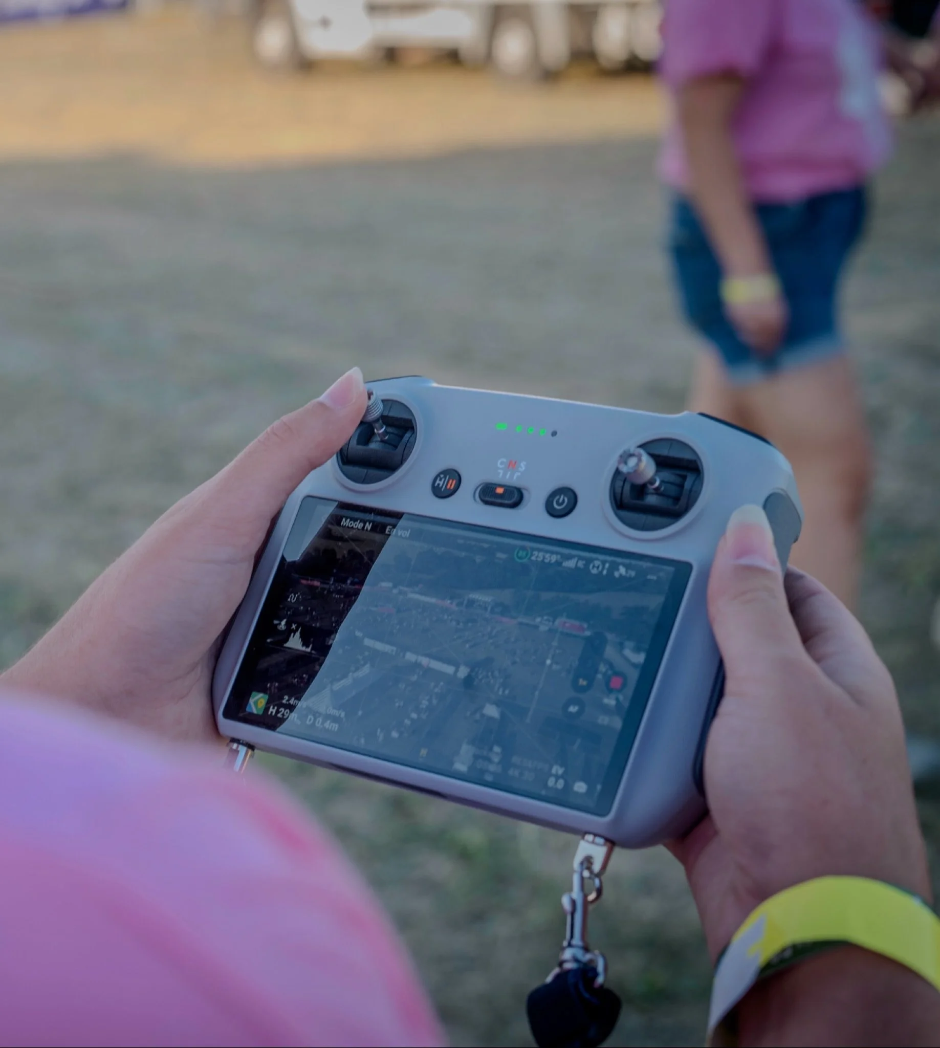 🚁🎮 

#drone #elysianviews #prestation #festival #evenementiel #dronefly #dronephoto #dji #mavic3pro #event #bretagne #service