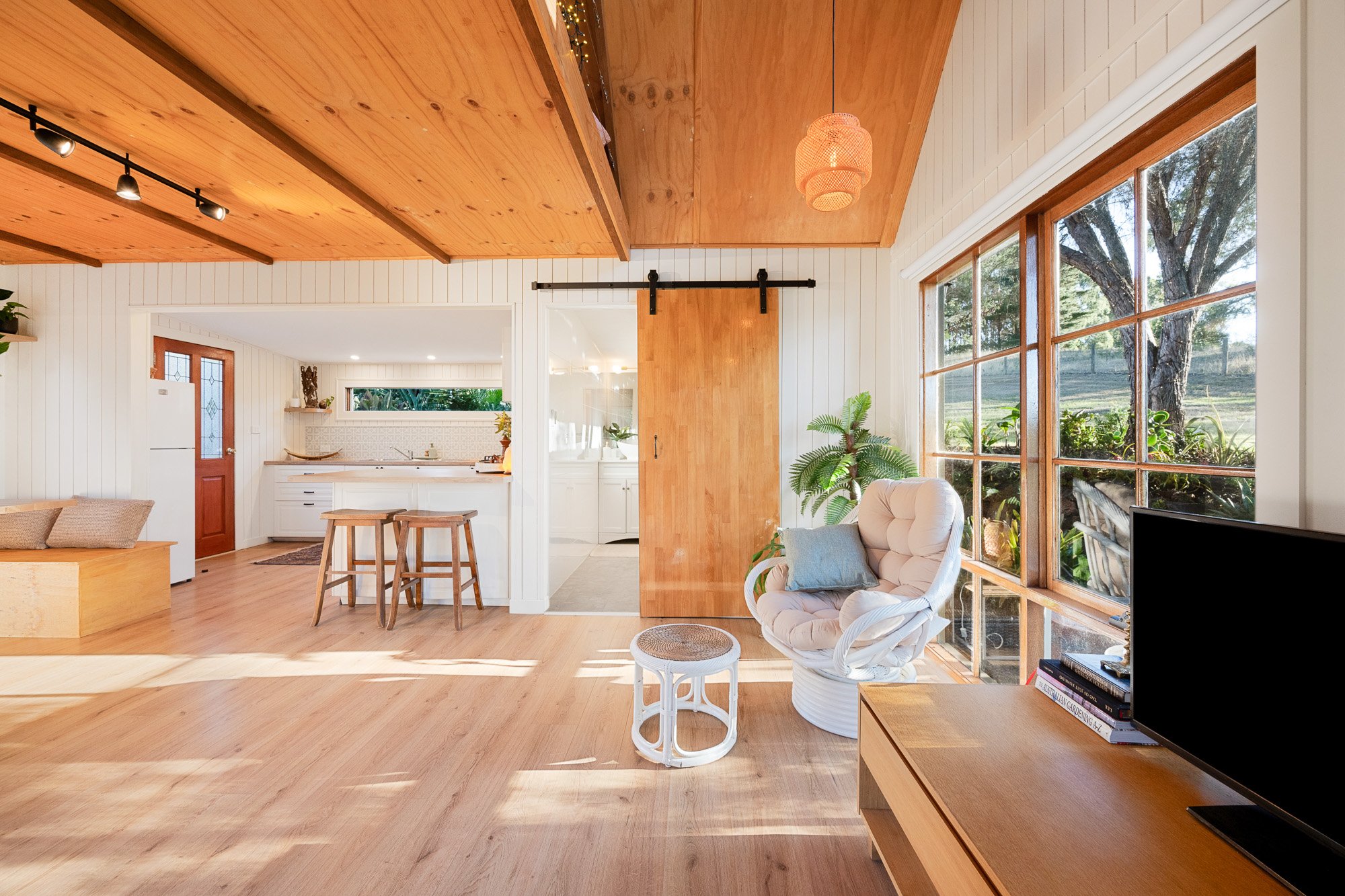 real-estate-photography-gippsland-open-plan-living-kitchen.jpg