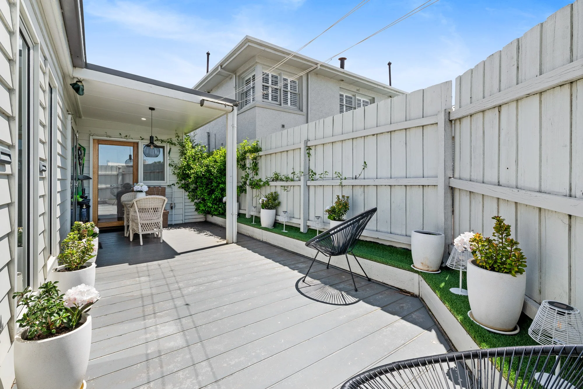 Real estate photography Warragul outdoor entertaining area with decking and seating
