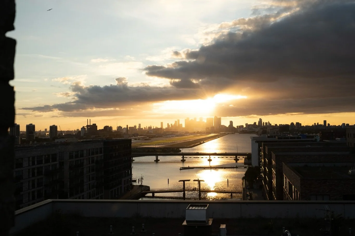 Some lovely skies 🌅 #fuji #fujix100vshooters #fujix100v #x100v #landscapes #london