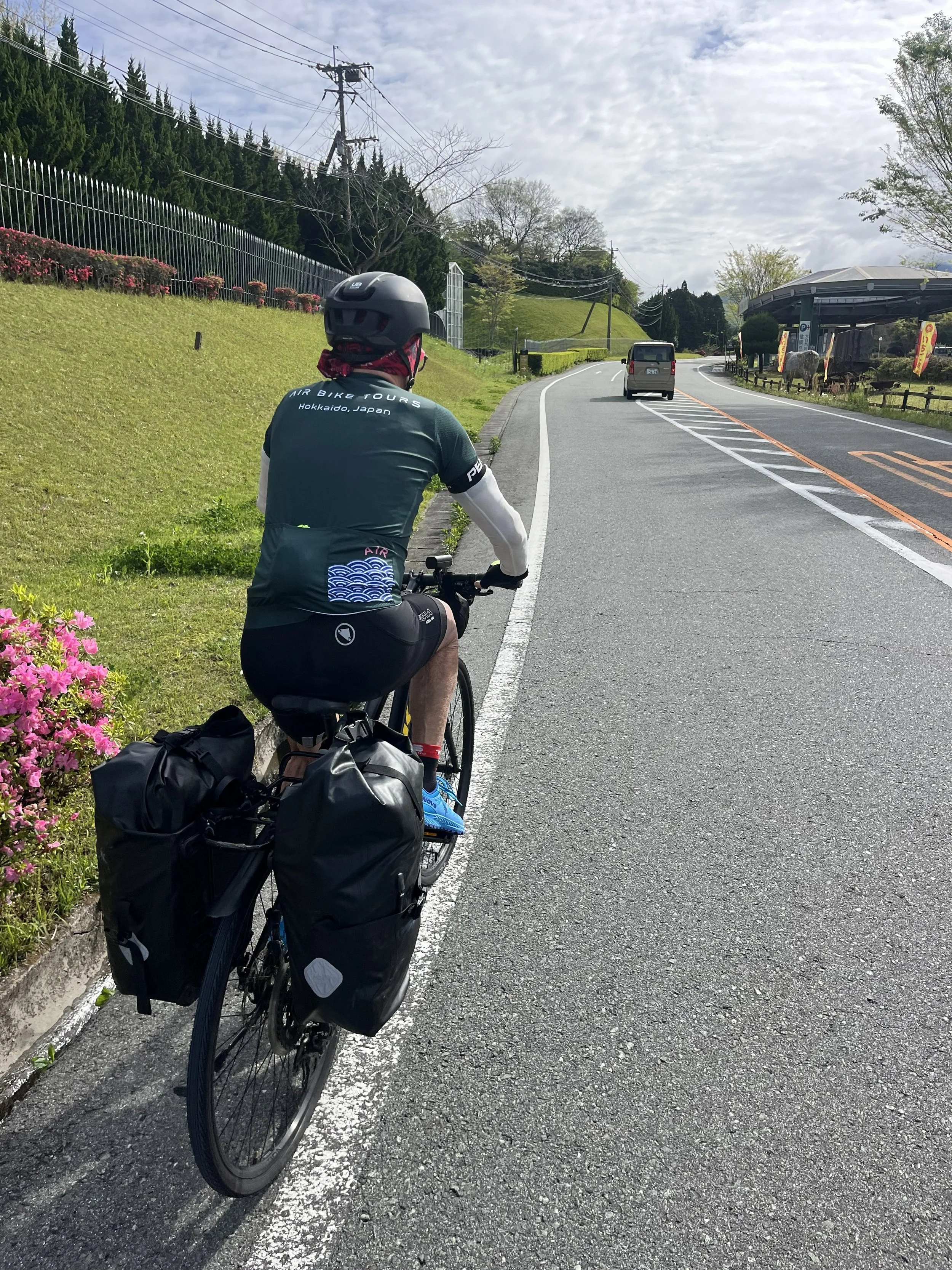 climbing up the caldera road 298 very close image.jpg
