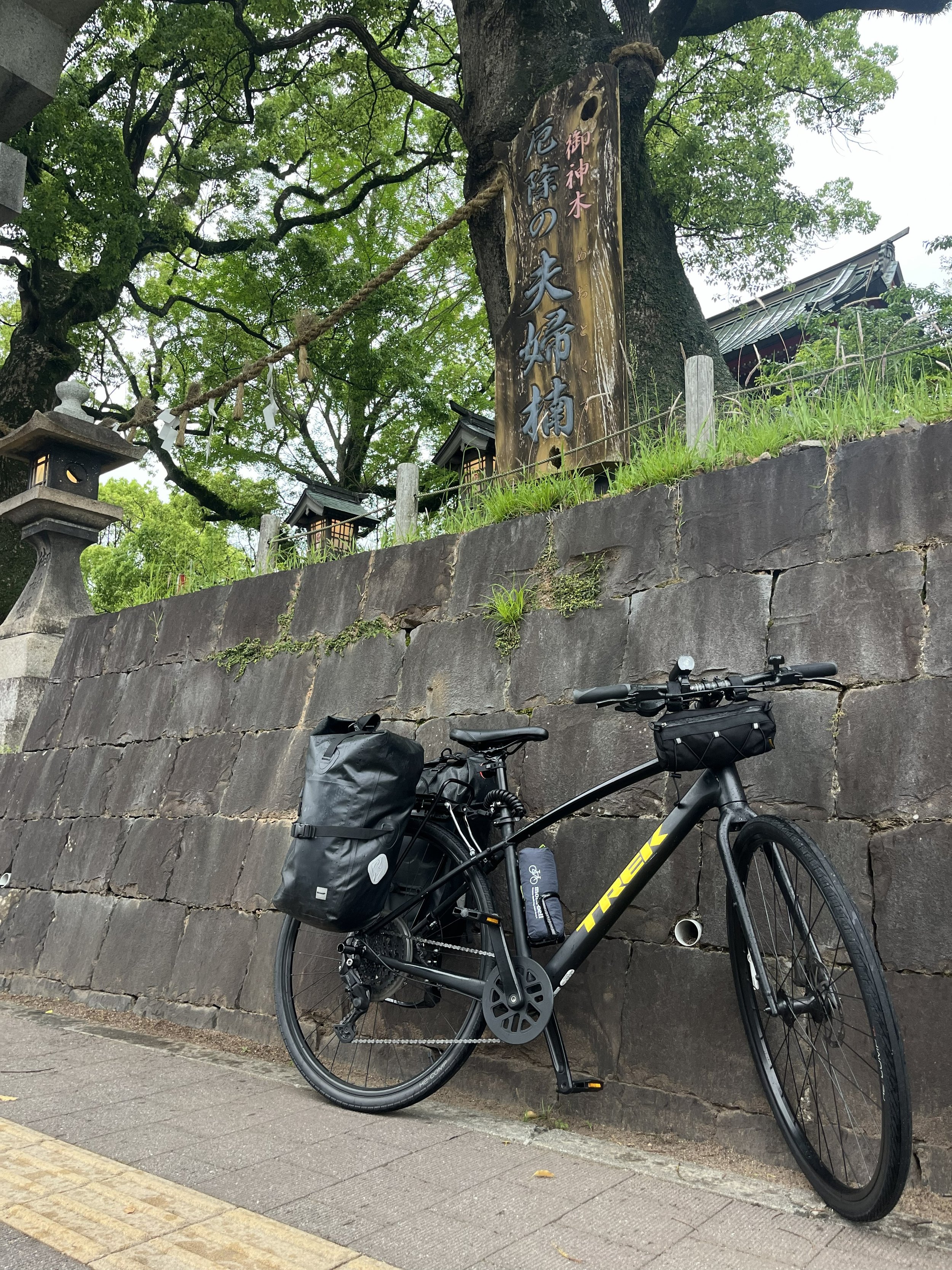 bike standing near the temple tori.jpg