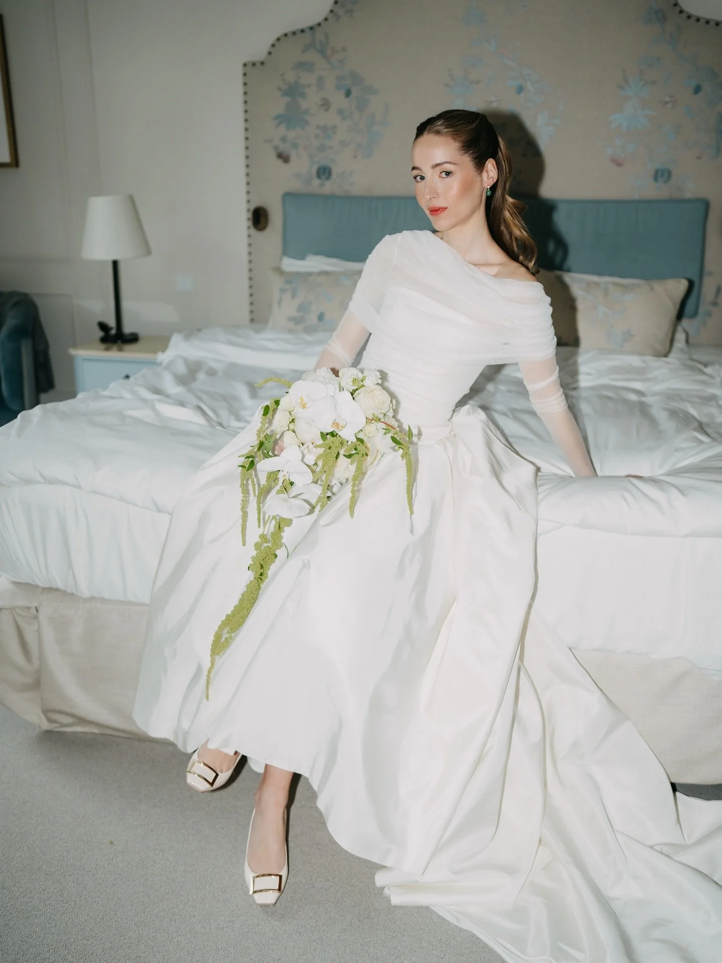 Anzeige || Dieses Jahr habe ich viele einzigartige und ganz tolle Frauen zu ihrem Brautlook verholfen und ein Highlight davon war @johanna__lou . 
Die klassiche Eleganz in Kombination mit der Moderne hat mir besonders gut gefallen und @lolas_document