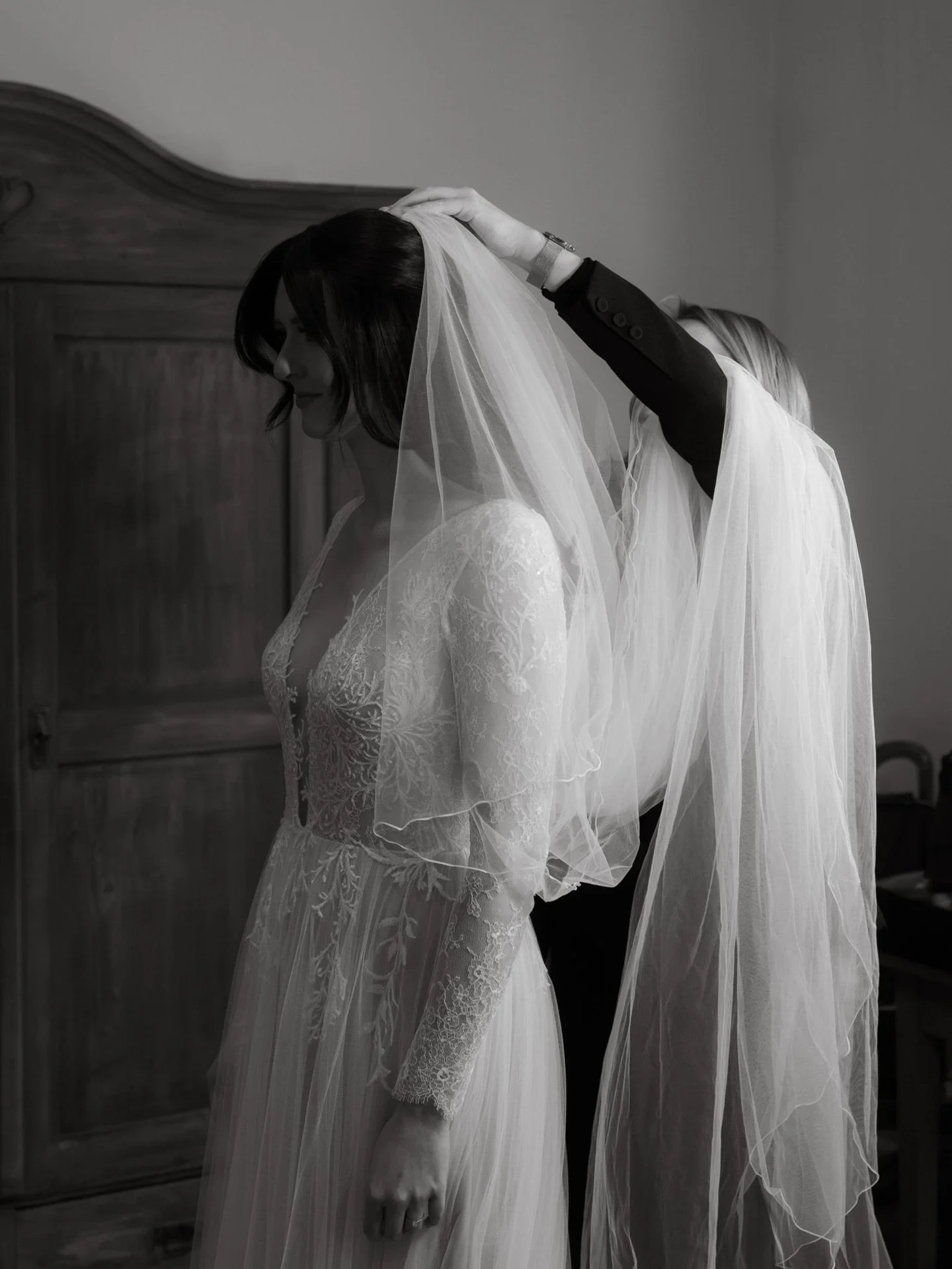 Anzeige || one of my lovely winter brides @annikawdrgld was getting married last november ❄️🌲
Where are the winter brides 2026? 

Photo: @thesusanlampart
Dress: @brautbluete
Hair&amp;Makeup: @maria_overath_weddings
Location: @qstall_eventlocation

#