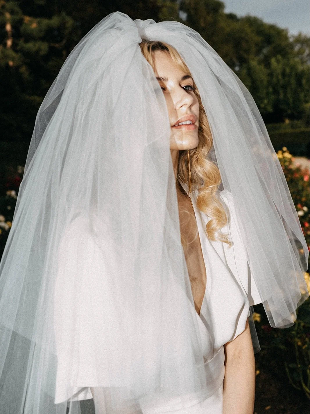Anzeige || Gives me a 90s aesthetic vibe🍦

Photo&amp;Postproduction: @juliabartelt_ Concept&amp;Planning: @friedatheres
Hair&amp;Makeup: @maria_overath_weddings
Dress&amp;Styling: @annikamaria_official
Model: @annabellebardot
Jewellery: @kj_atelier 