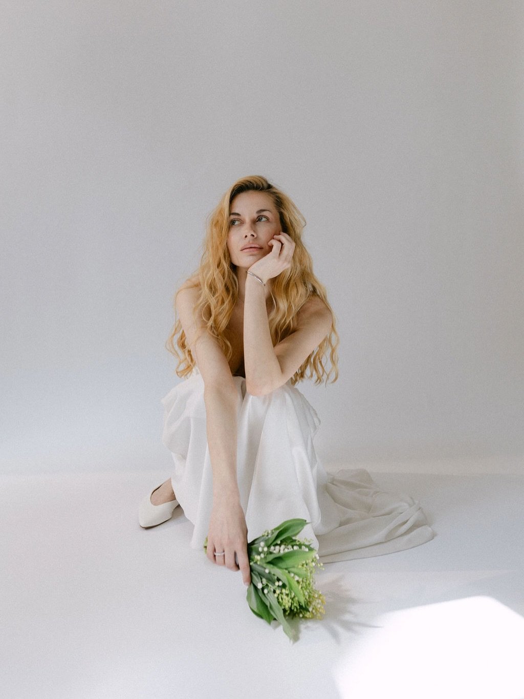 Anzeige || the vibe: look like Carolyn Bassette Kennedy 📹

Concept, Hair &amp; Make-up @maria_overath_weddings
Photos @kaara.stories
Super 8 Film @babetteweddings
Dresses @jenari_bridals
Jewellery @pukkaberlin
Bouquet @beunique_eventandwedding
Model