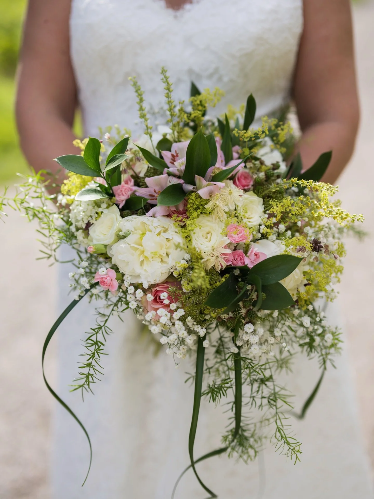 If Easter was wrapped up in a wedding bouquet 🤍

Happy Easter &amp; holidays from The Wedding Agency team ✨

Photographer: @fotograf_malin_norlen 
Coordinator: @en.till.fest with @theweddingagency.se 

#weddingplanning #weddingcoordinator #br&ouml;l