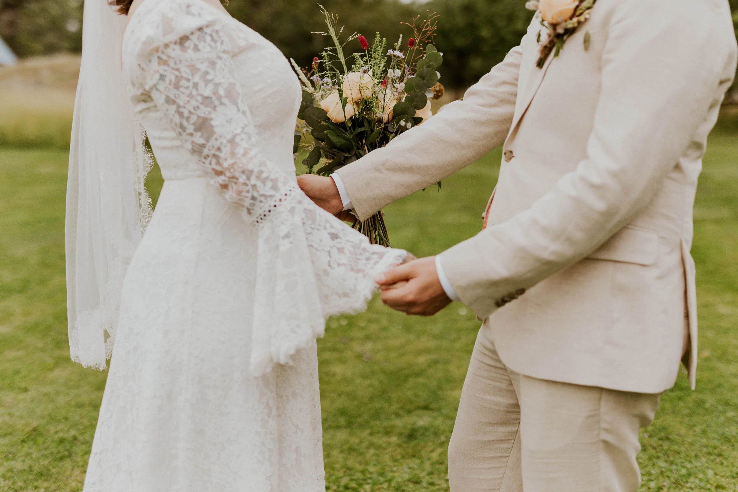 Emelie & Matias Bjärka Säby Annie Svensk Photography (1).jpg