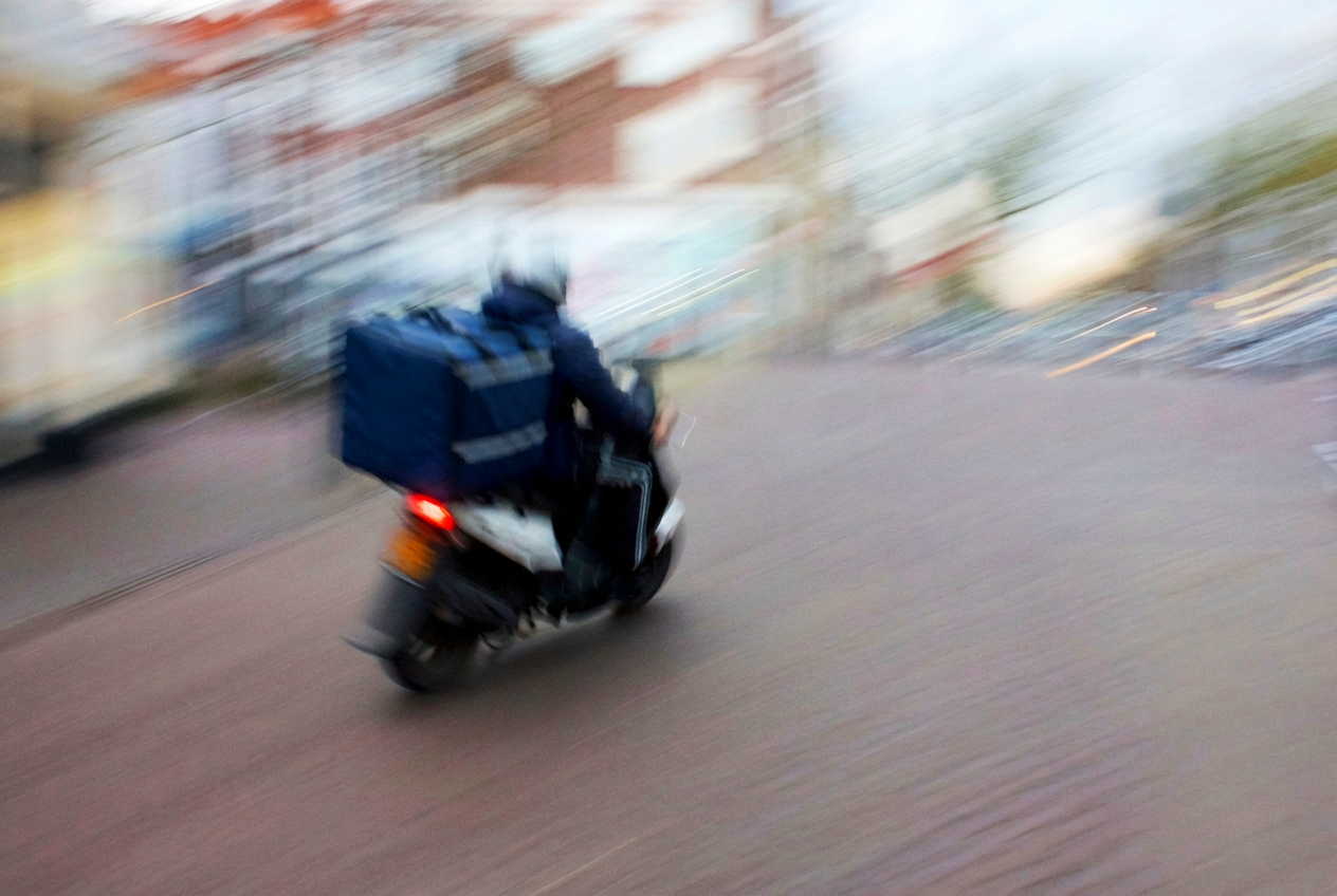 Accidentes y plataformas digitales: Lo que todo repartidor en Colombia debe saber para no andar desprotegido